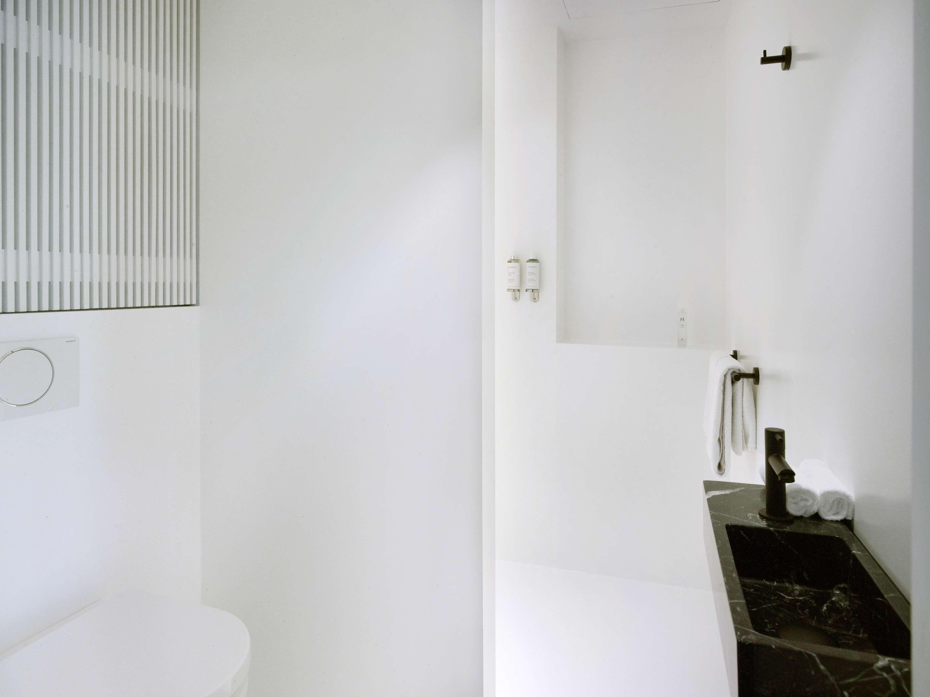 Apartment Queen Size Bed