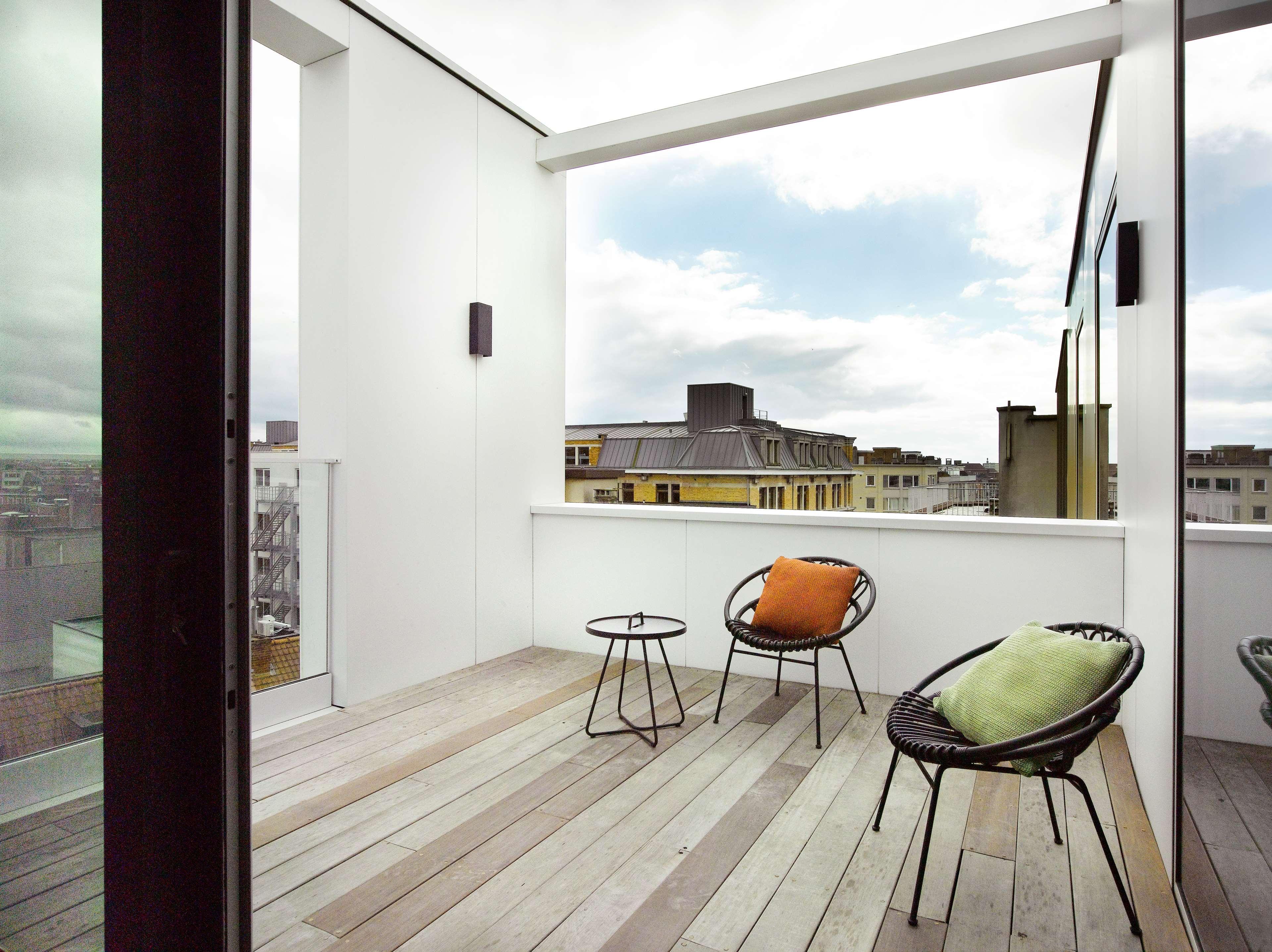 Apartment Queen Size Bed