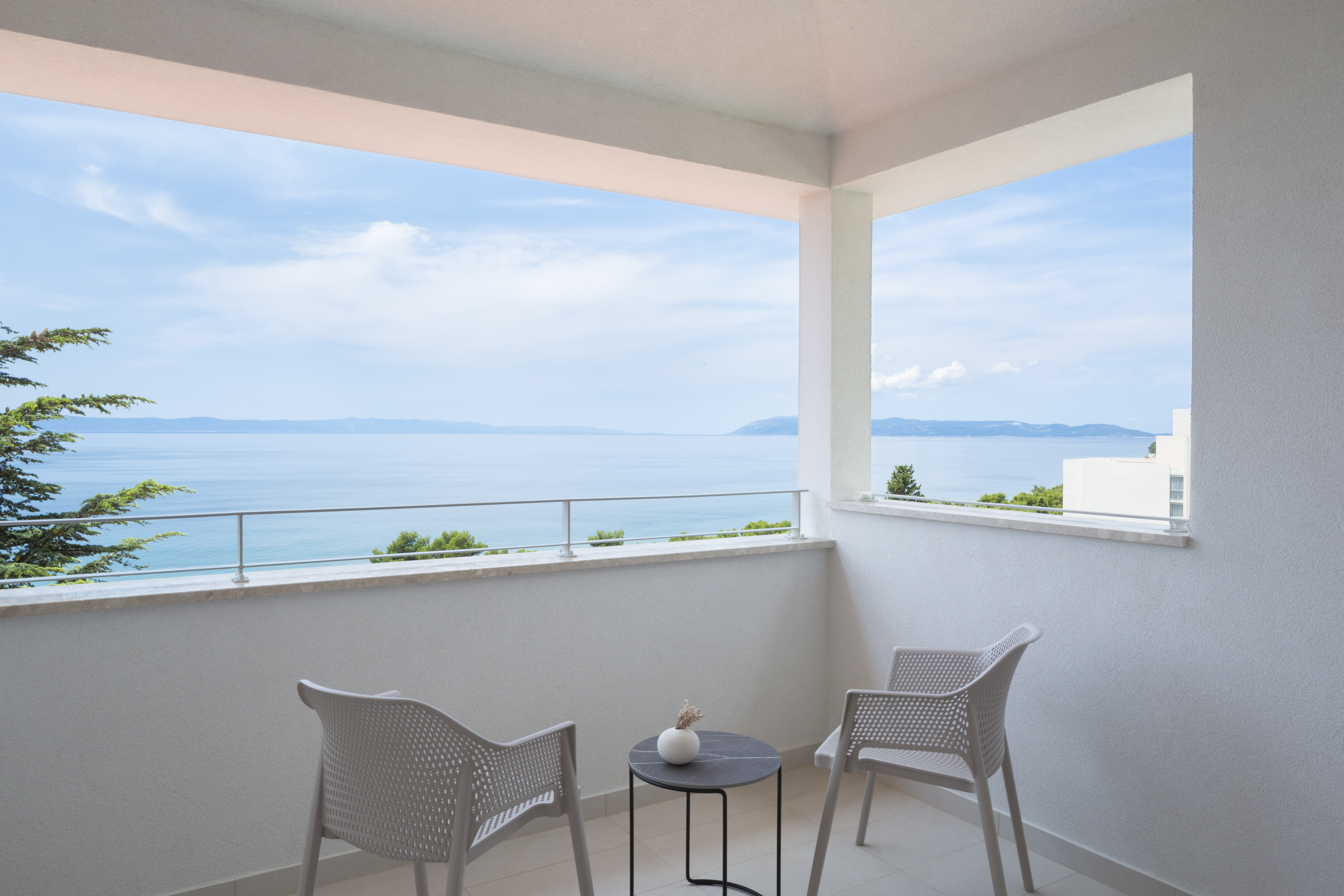 Junior Suite Side Sea View with Balcony