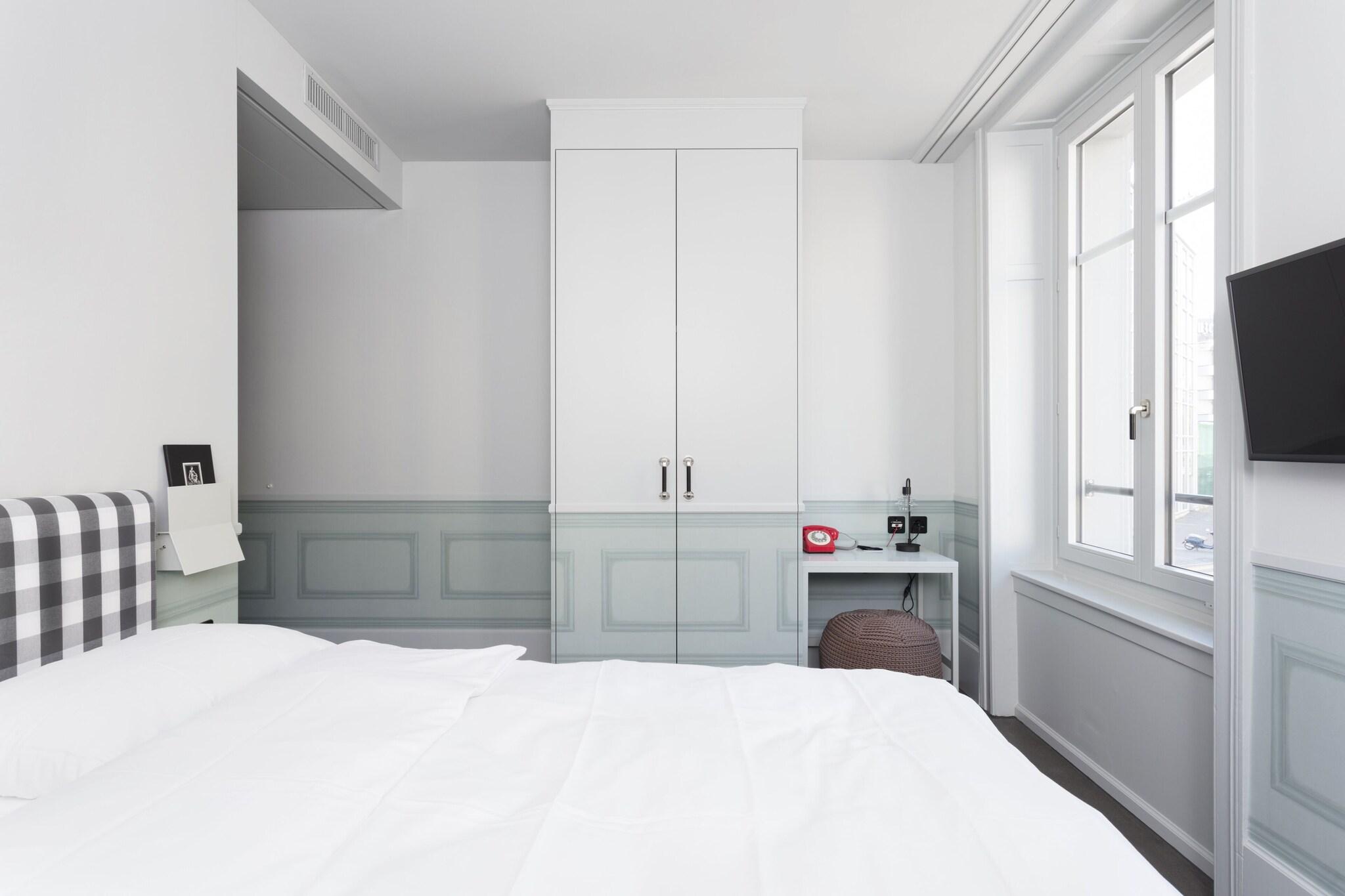 Double Queen Size Bed