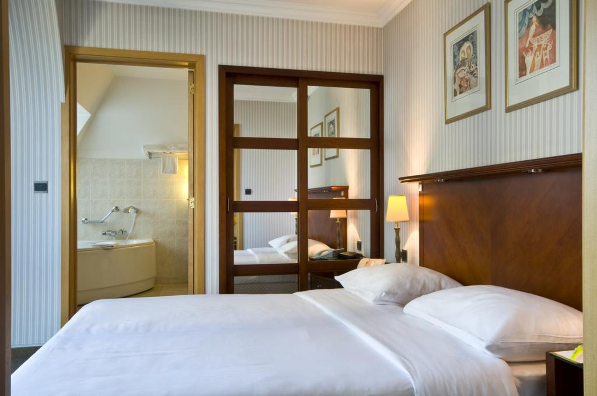 Apartment Three Bedrooms One Bathroom