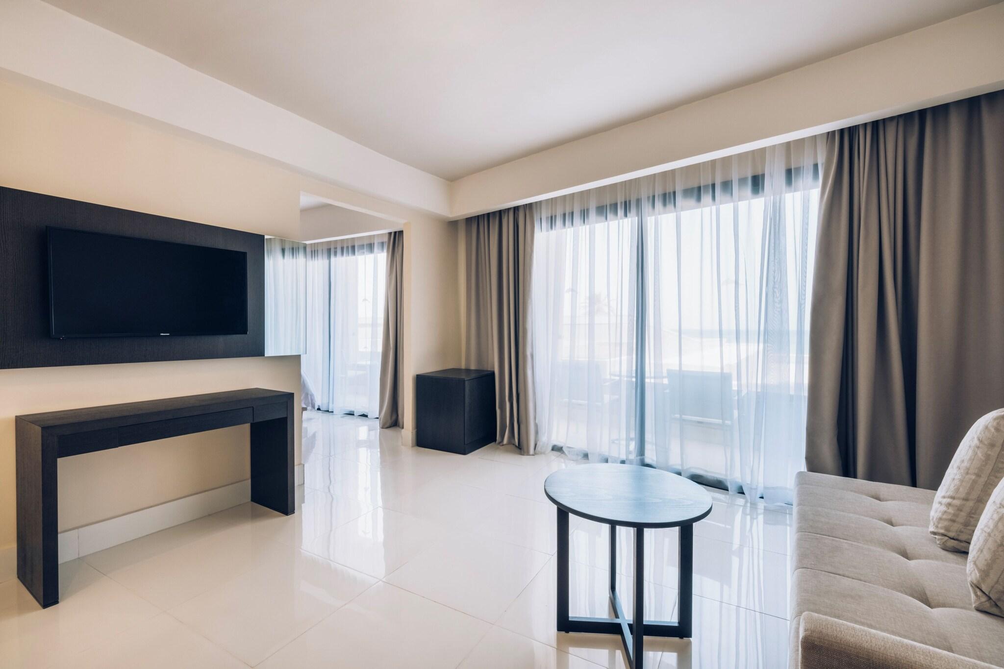 Junior Suite Garden View King Bed