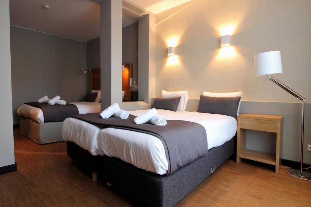 Family Room Three Beds