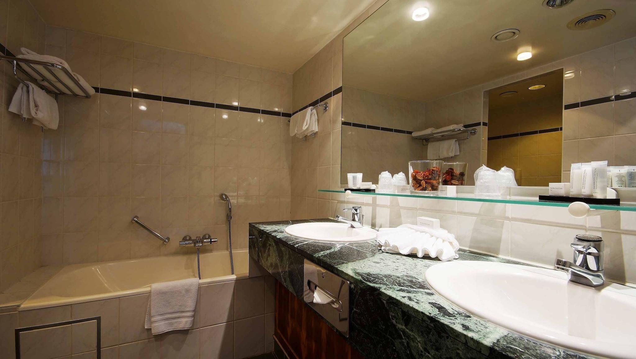 Suite Deluxe King Bed