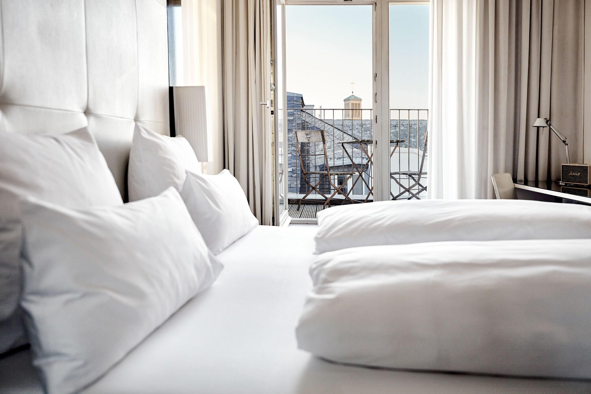 Double Queen Size Bed