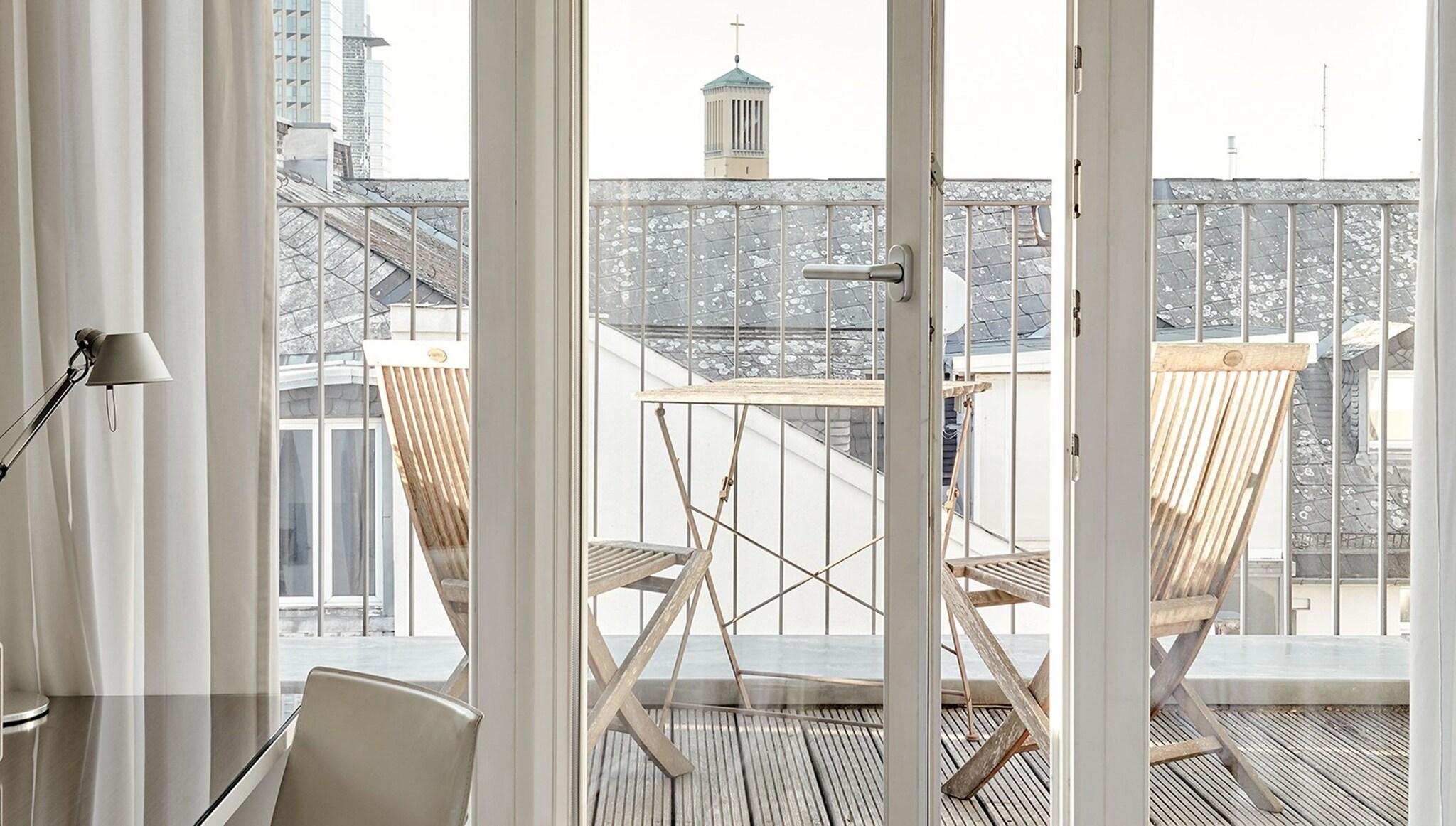 Double Queen Size Bed