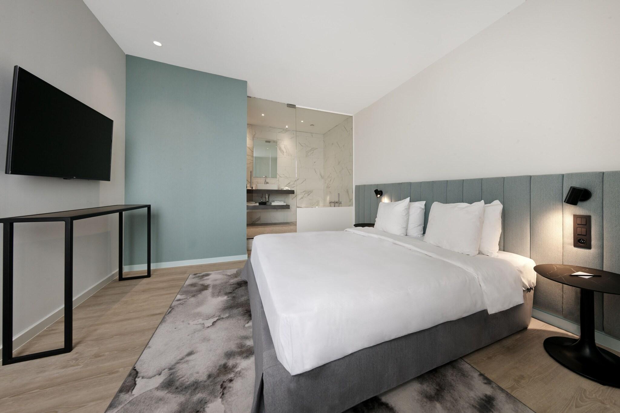 Suite King Bed One Bedroom 