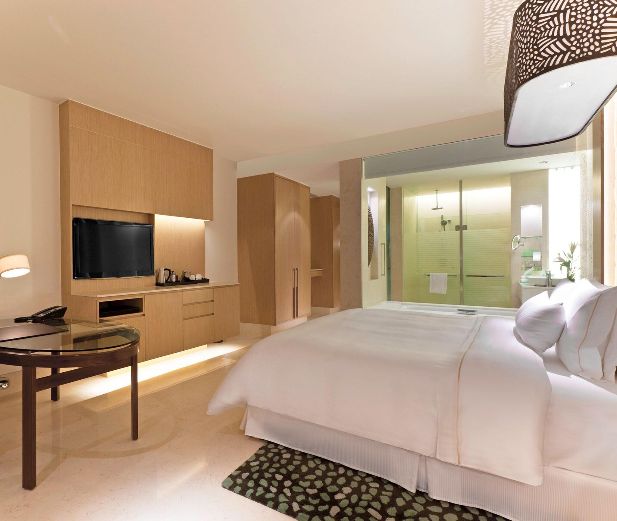 Double Pool View King Bed