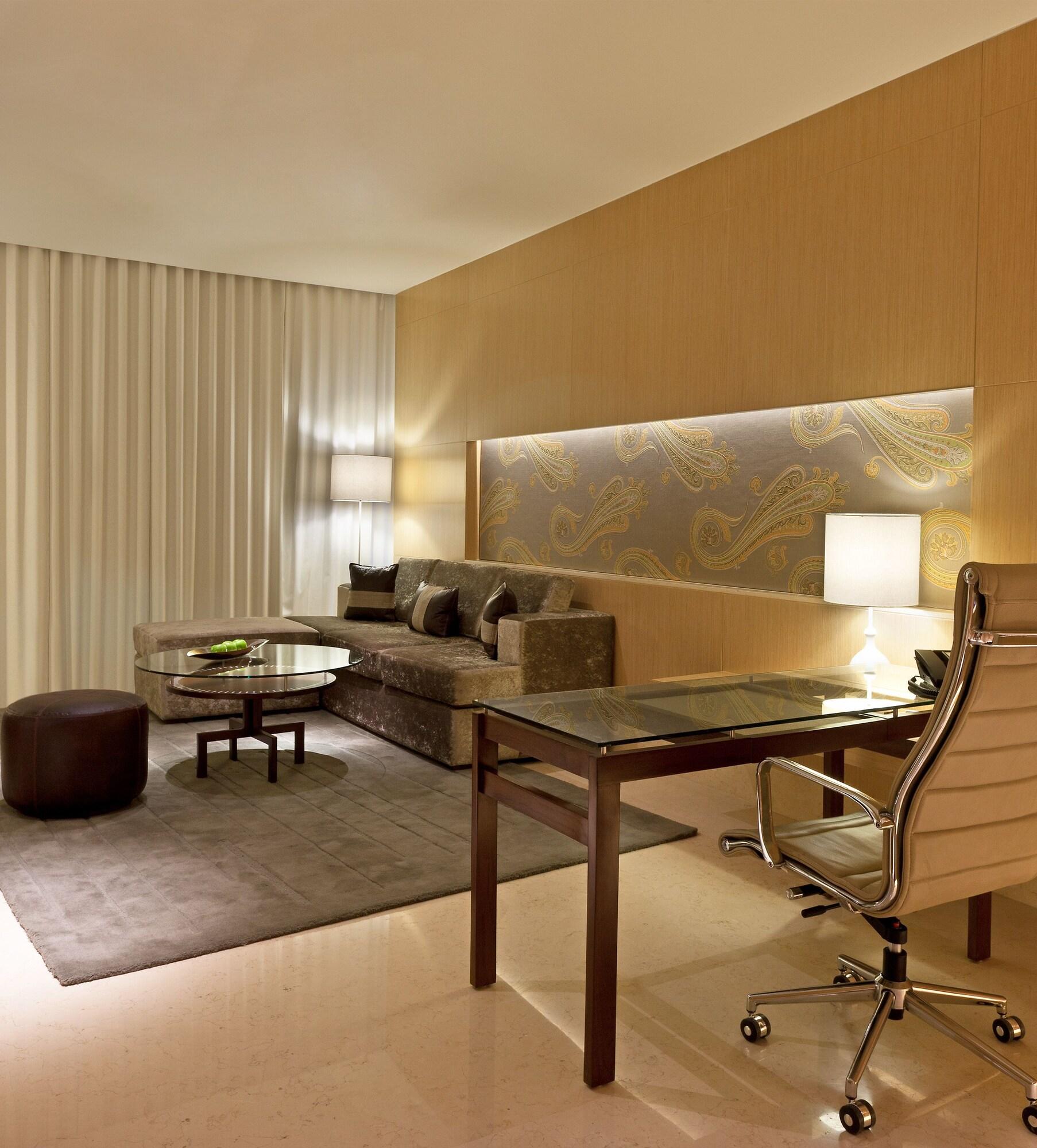 Suite Club City View