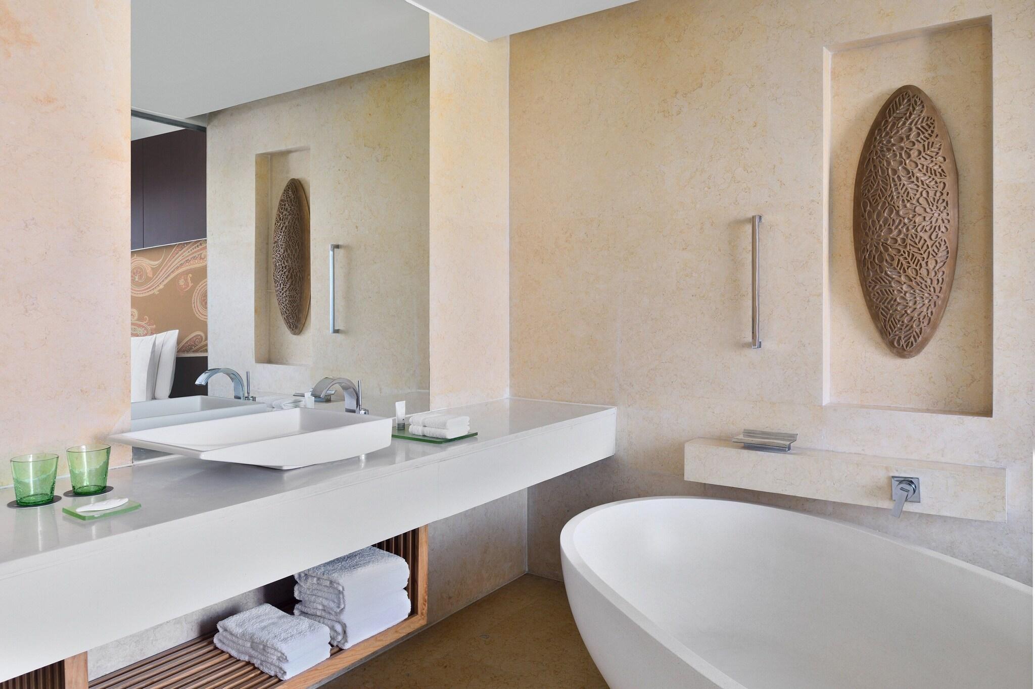 Suite Club City View