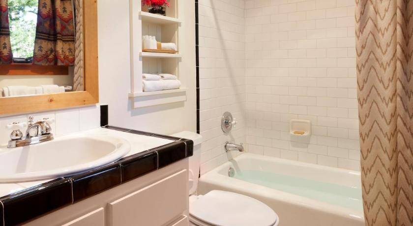 Cabin Deluxe Two Bedroom