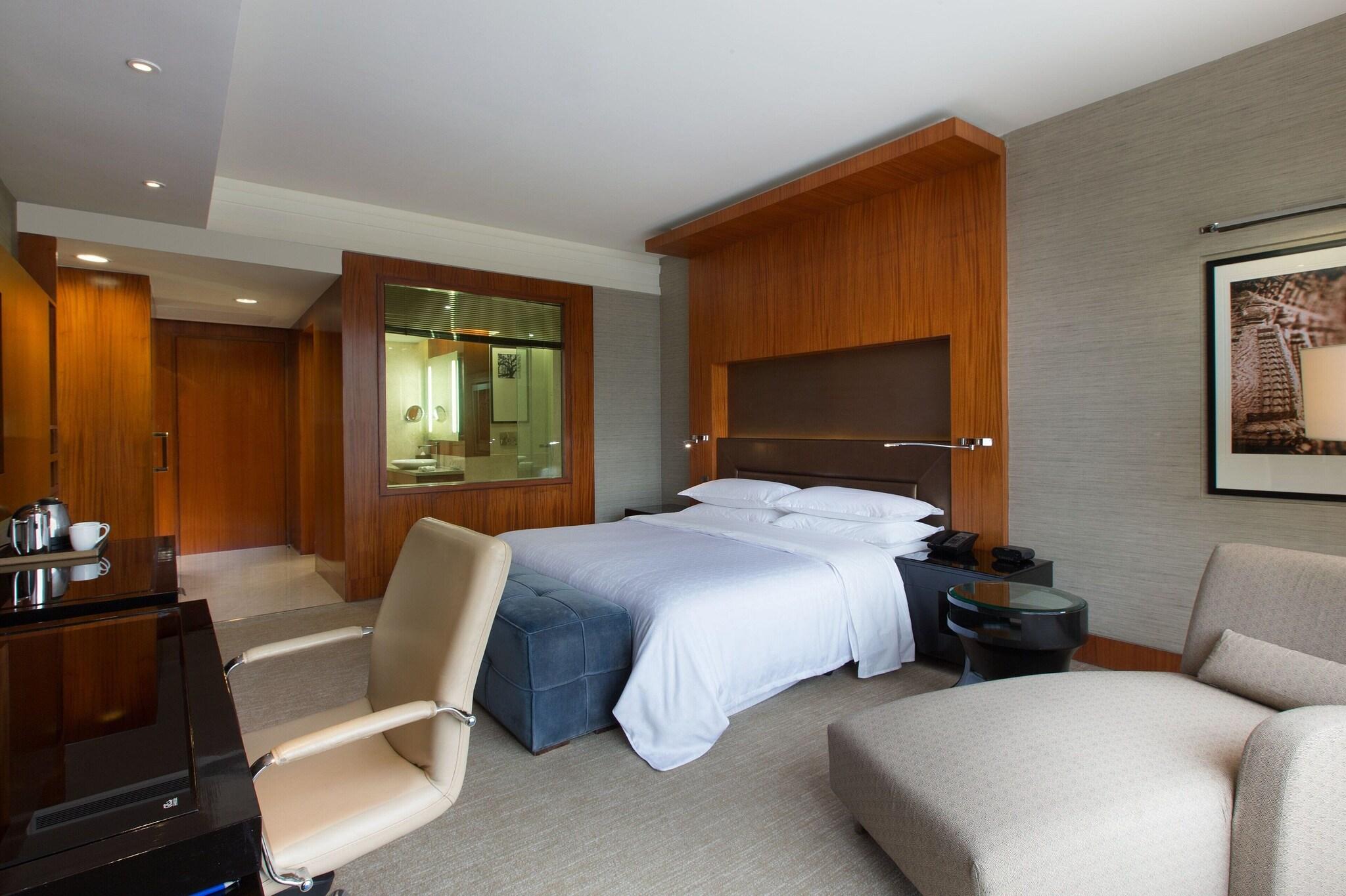 Double Pool View King Bed