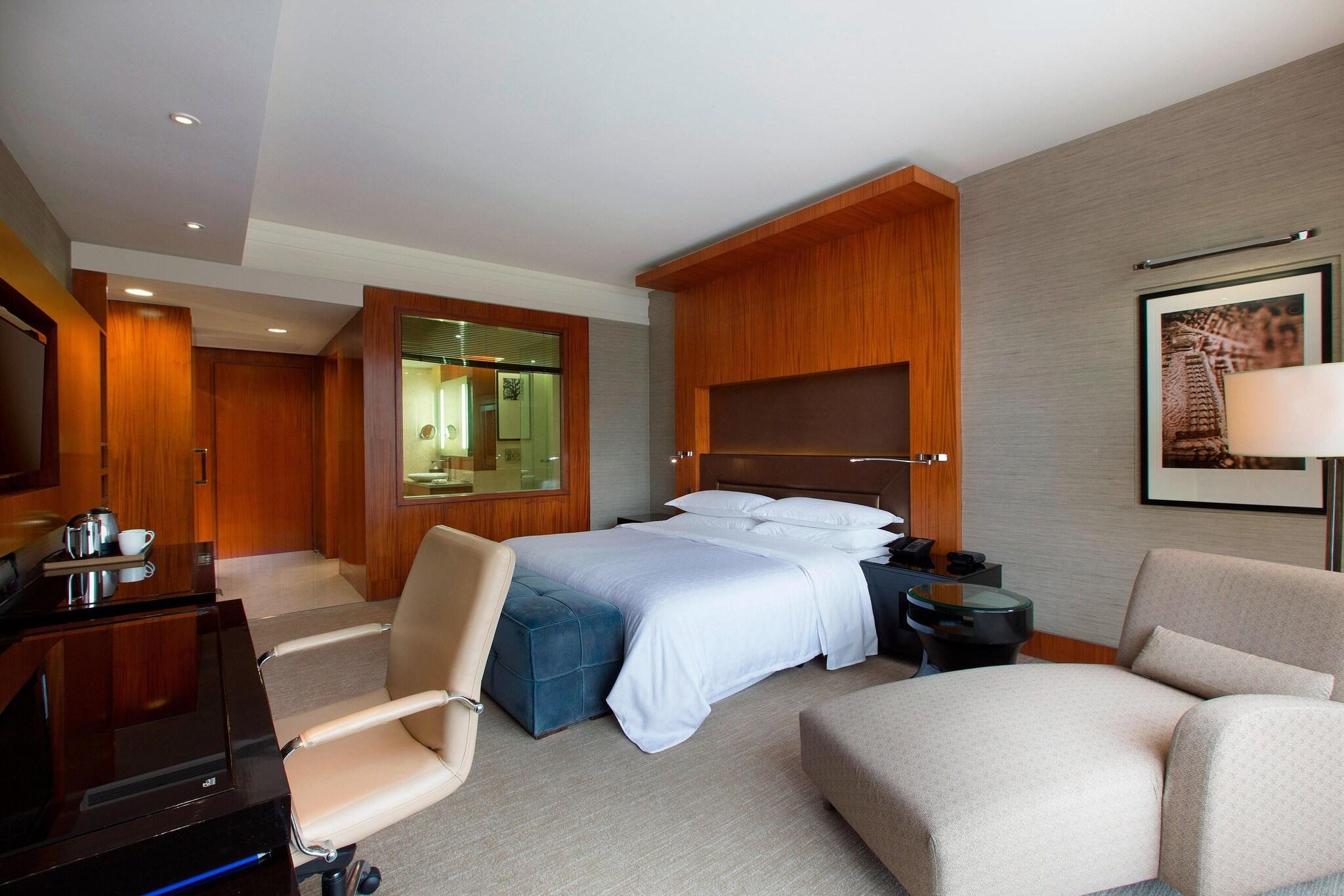 Double Club Two Queen Beds