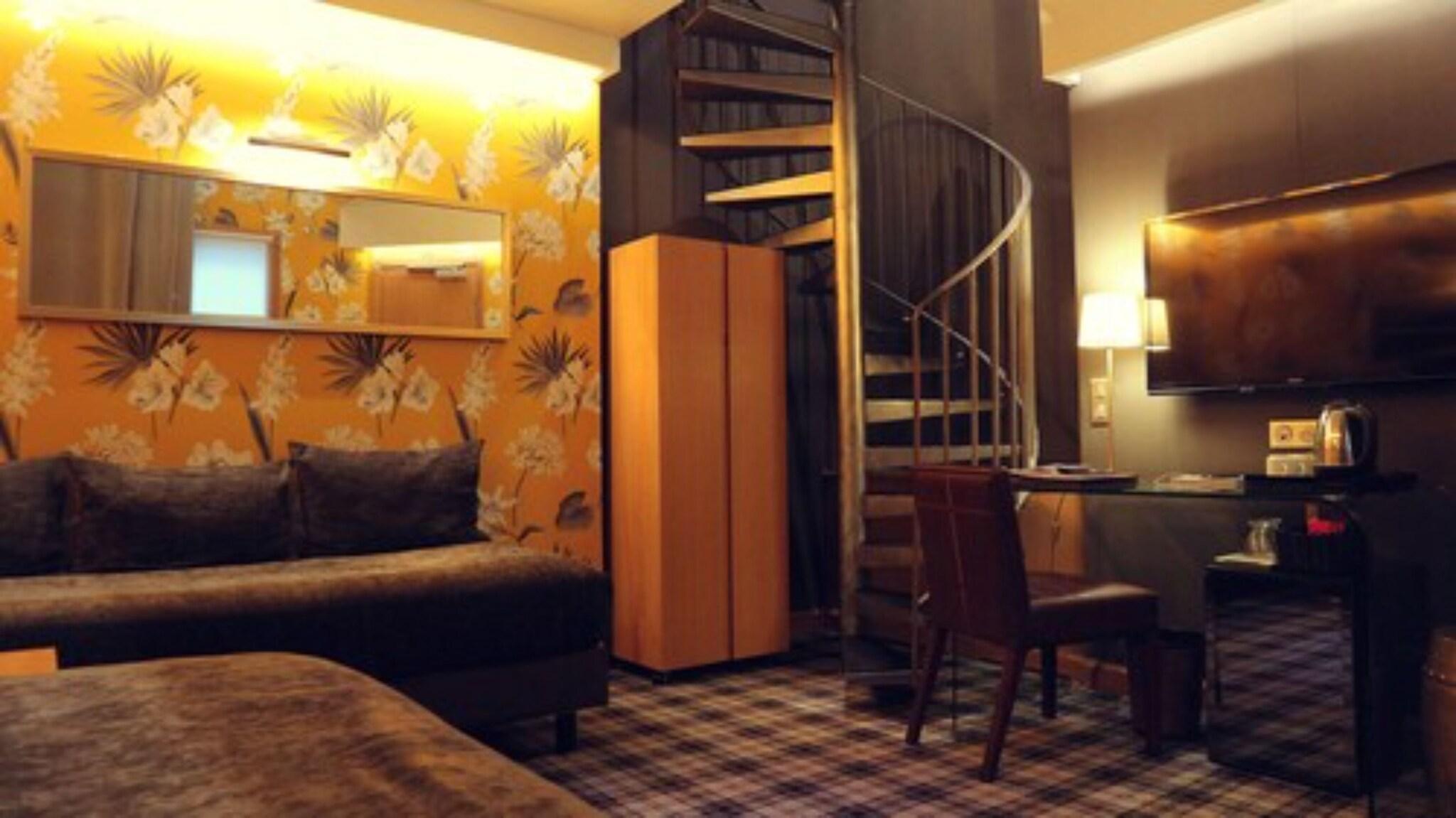 Family Room Three Beds