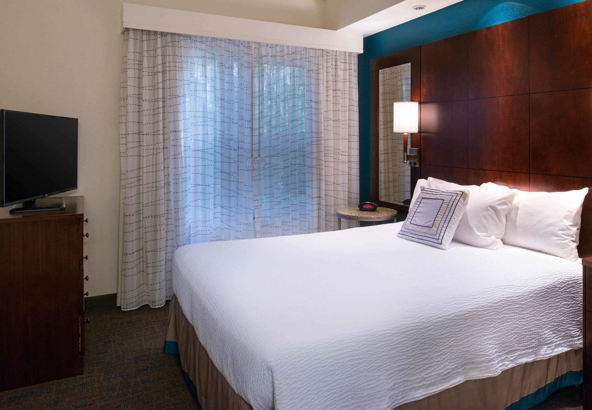 Studio King Size Bed