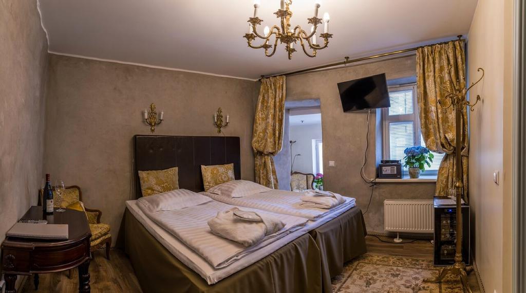 Double or Twin Standard