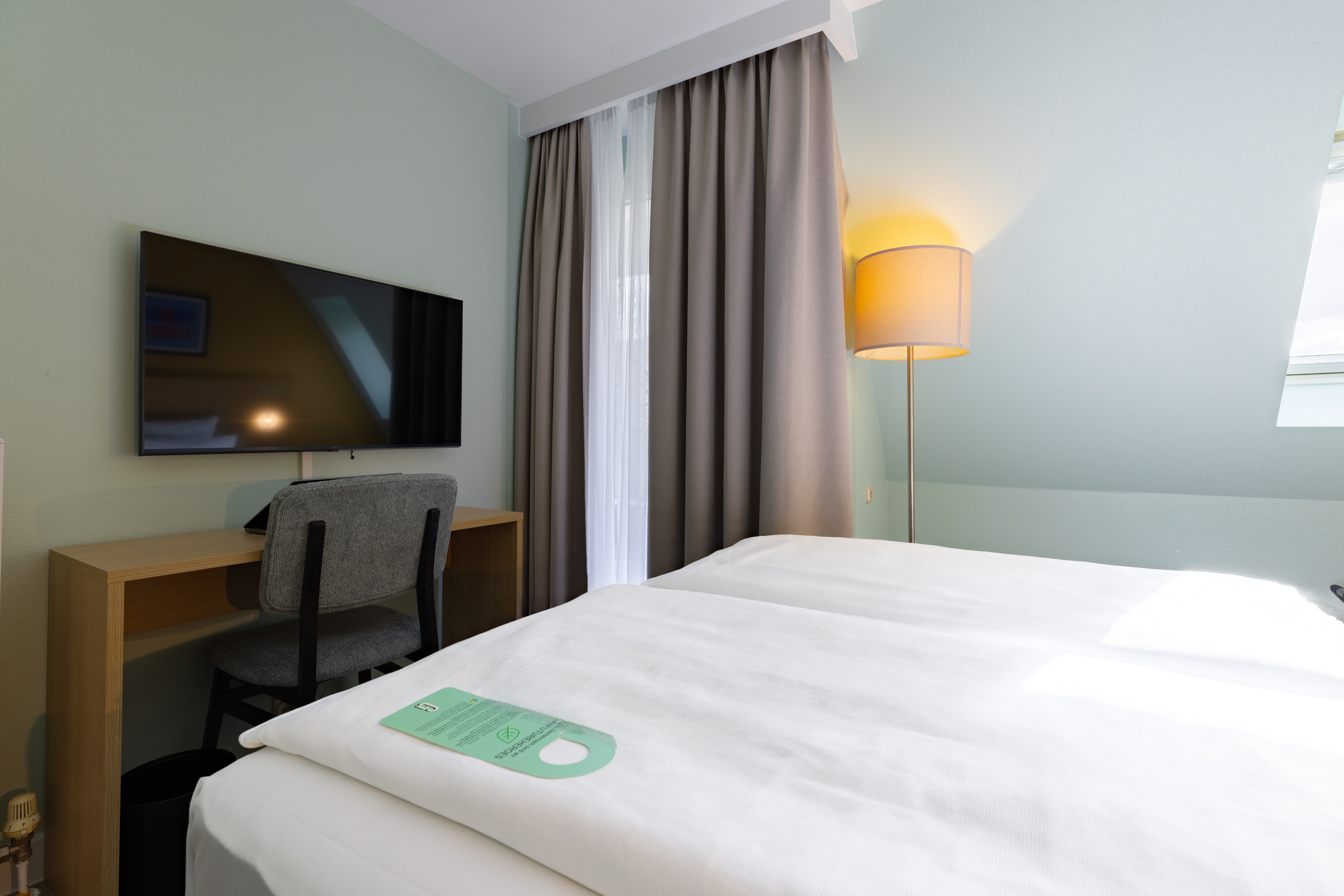 Double Queen Size Bed