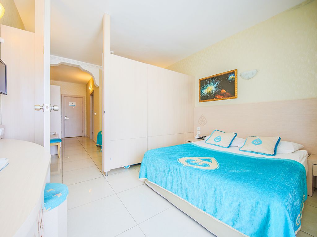 Room Connecting Room
