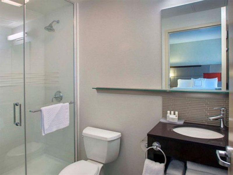 Room Accessible King Size Bed