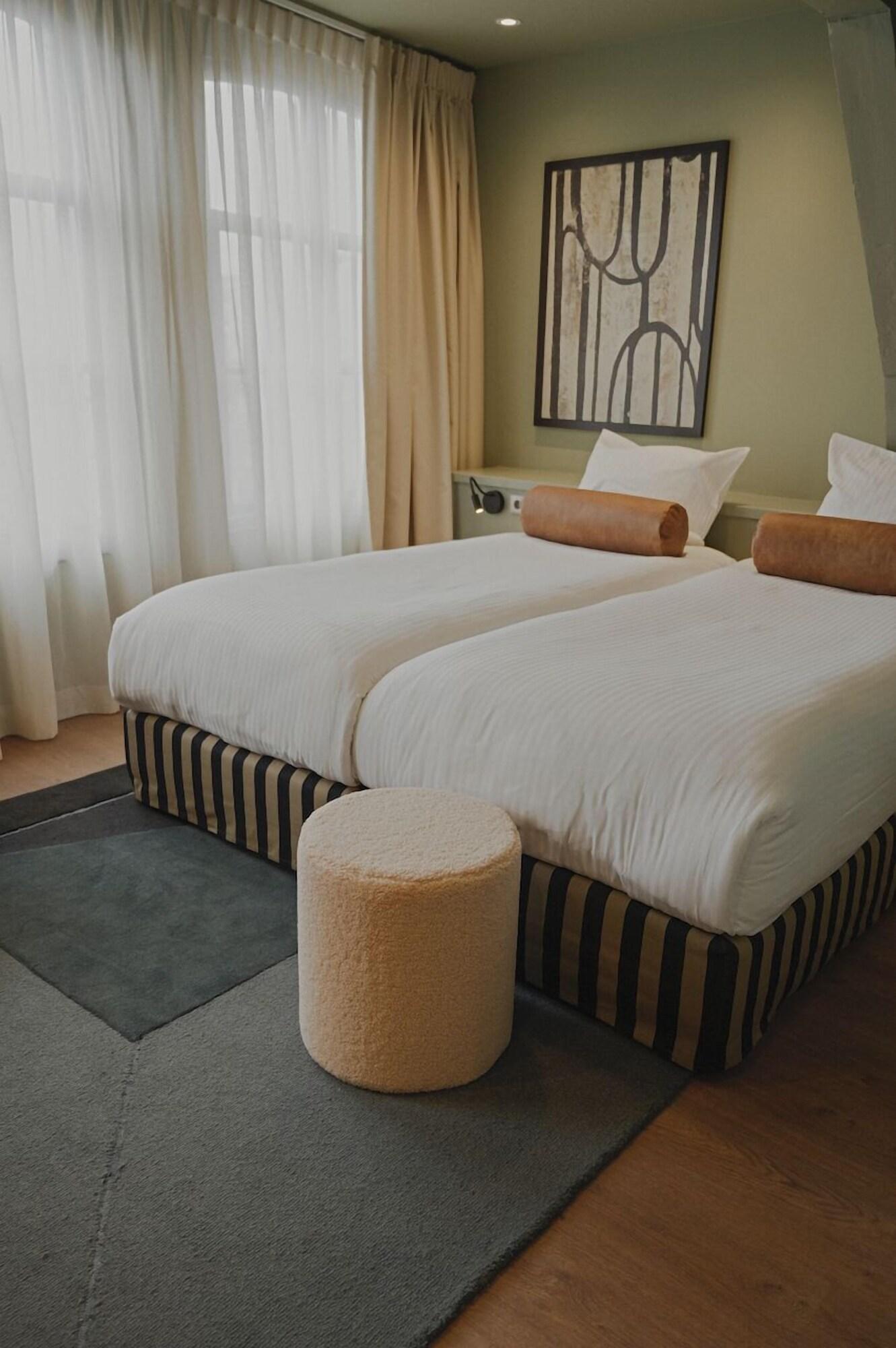 Twin Deluxe Two Beds