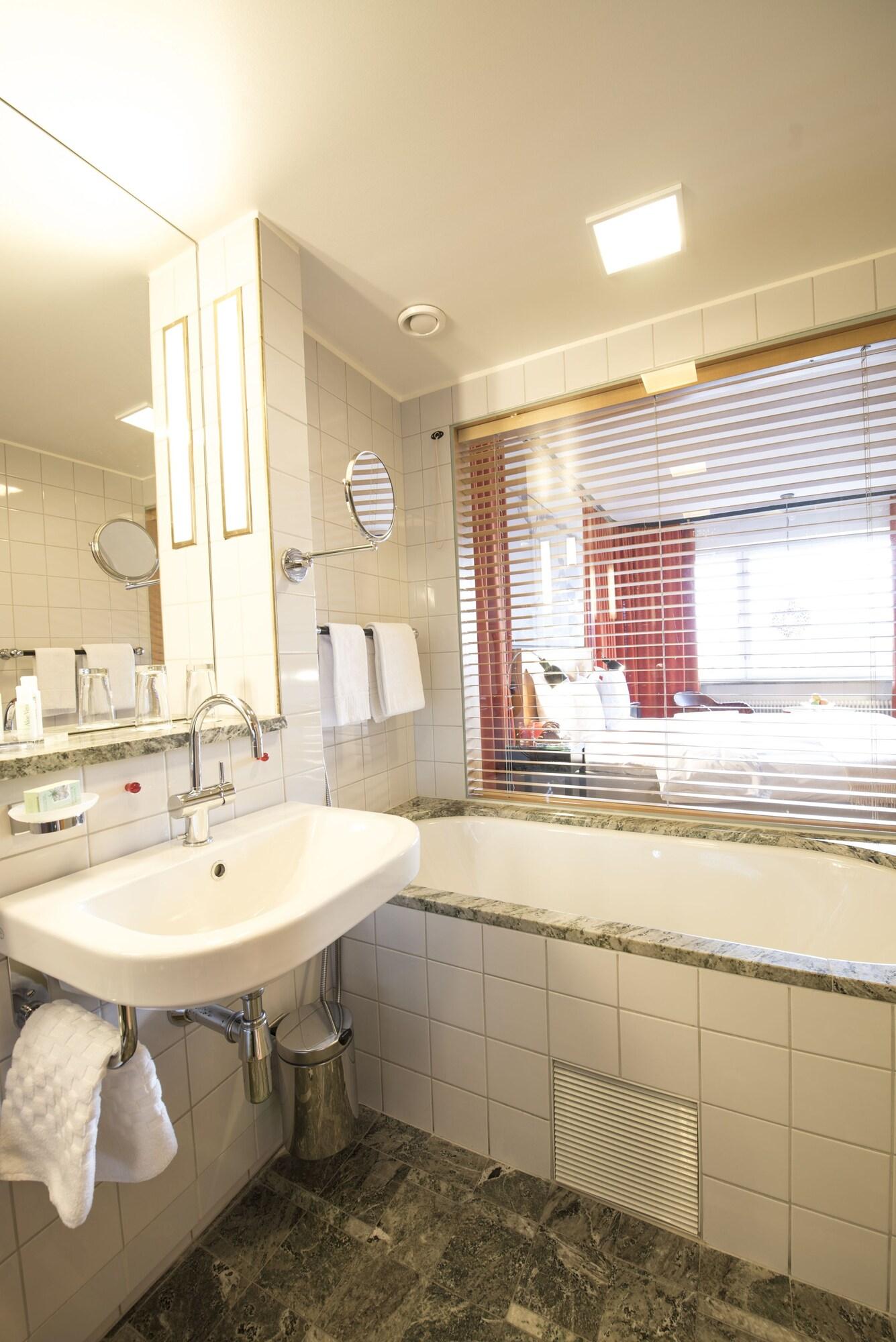 Double Deluxe King Bed