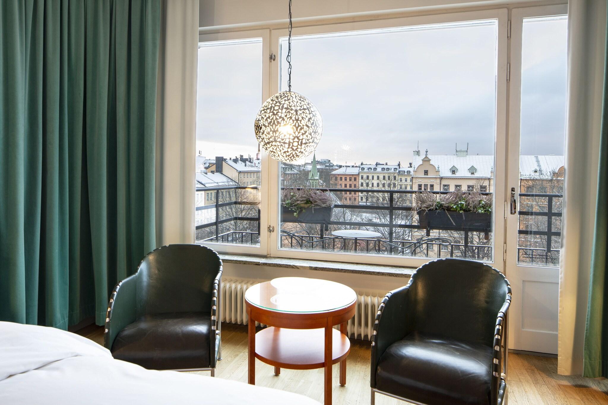 Double Deluxe King Bed