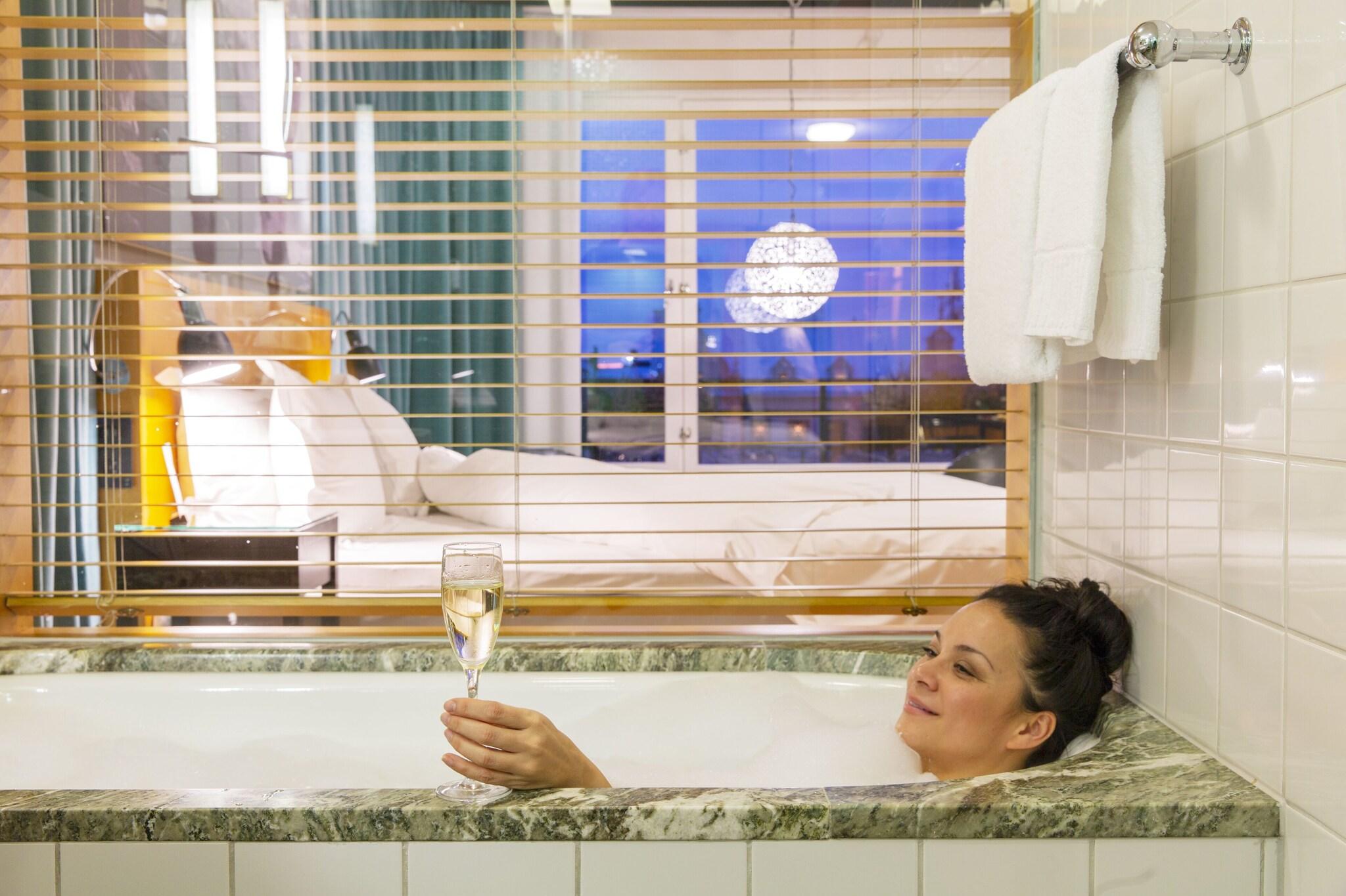 Double Deluxe King Bed