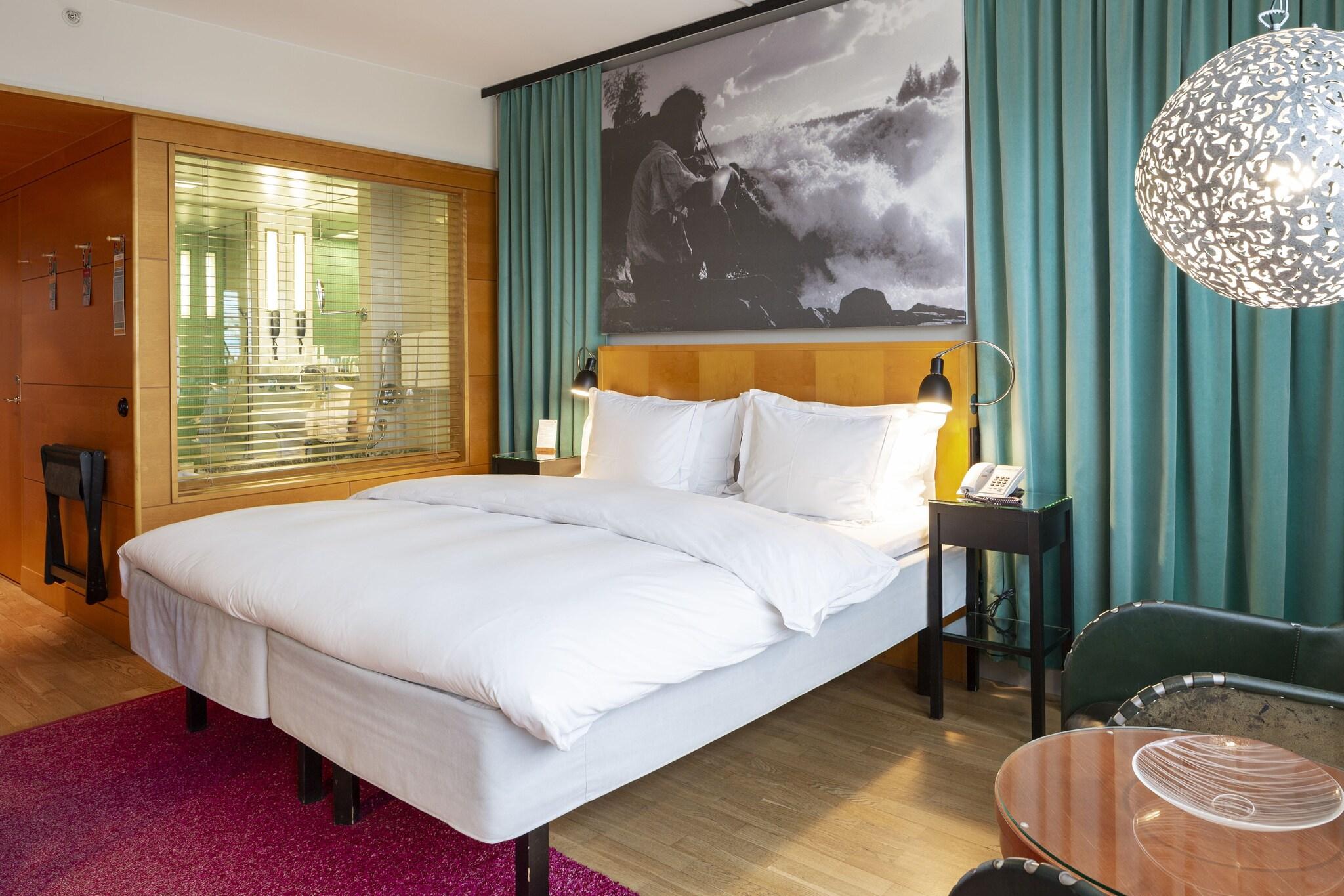 Double Deluxe King Bed