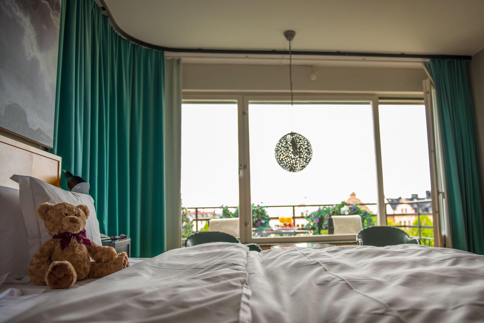 Double Deluxe King Bed