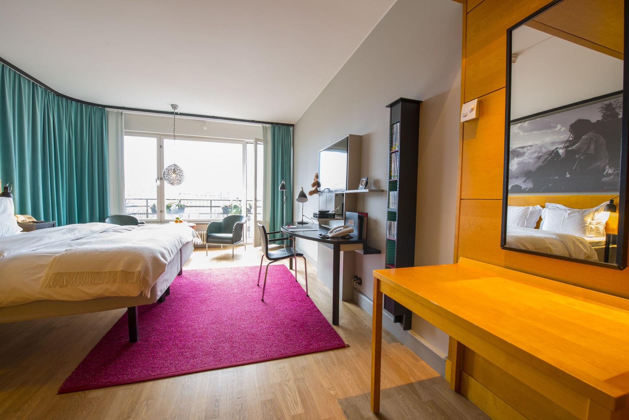 Double Deluxe King Bed