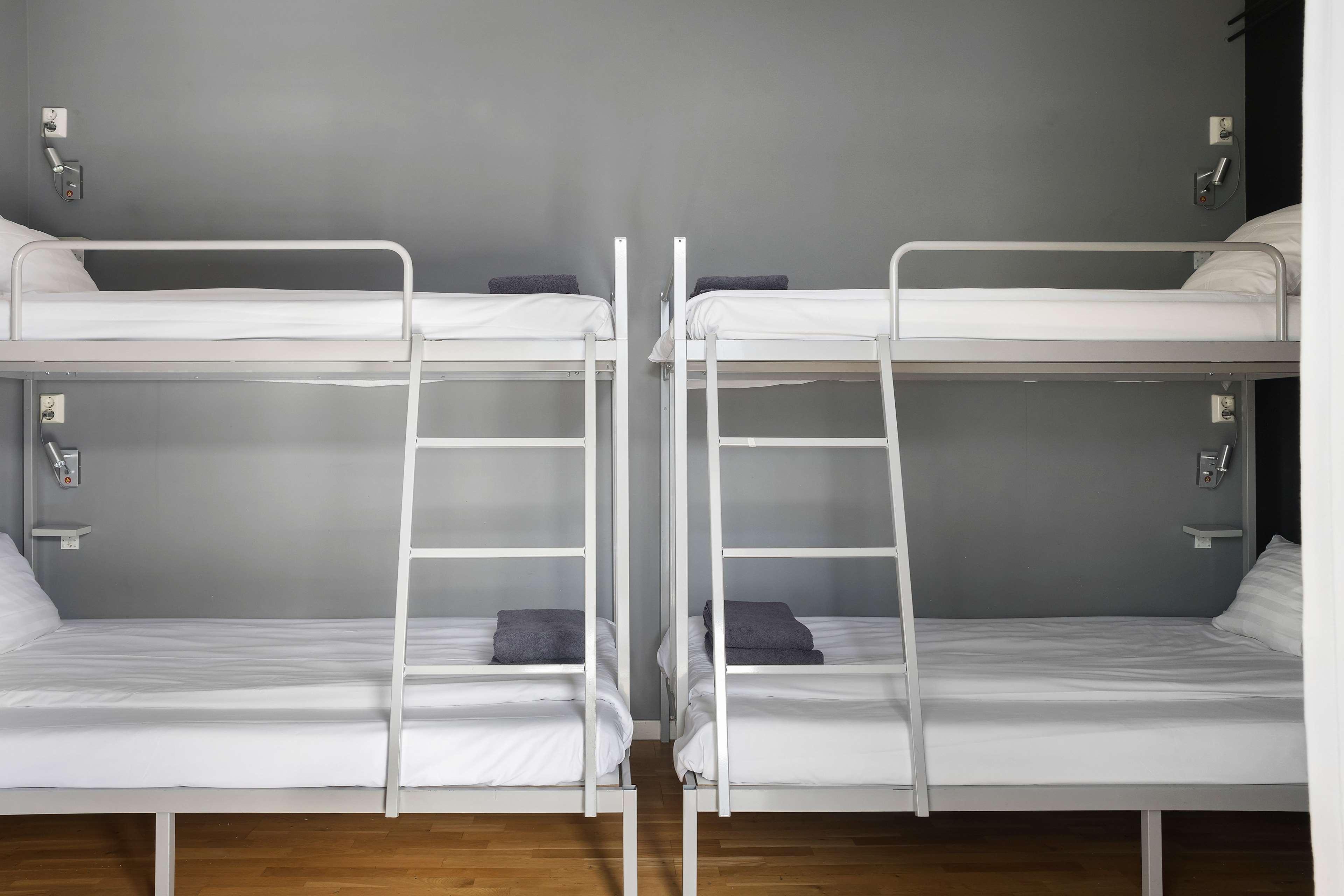 Quadruple Bunk Bed with Shared Bathroom