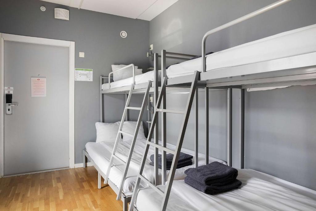 Room Bunk Bed with Shared Bathroom