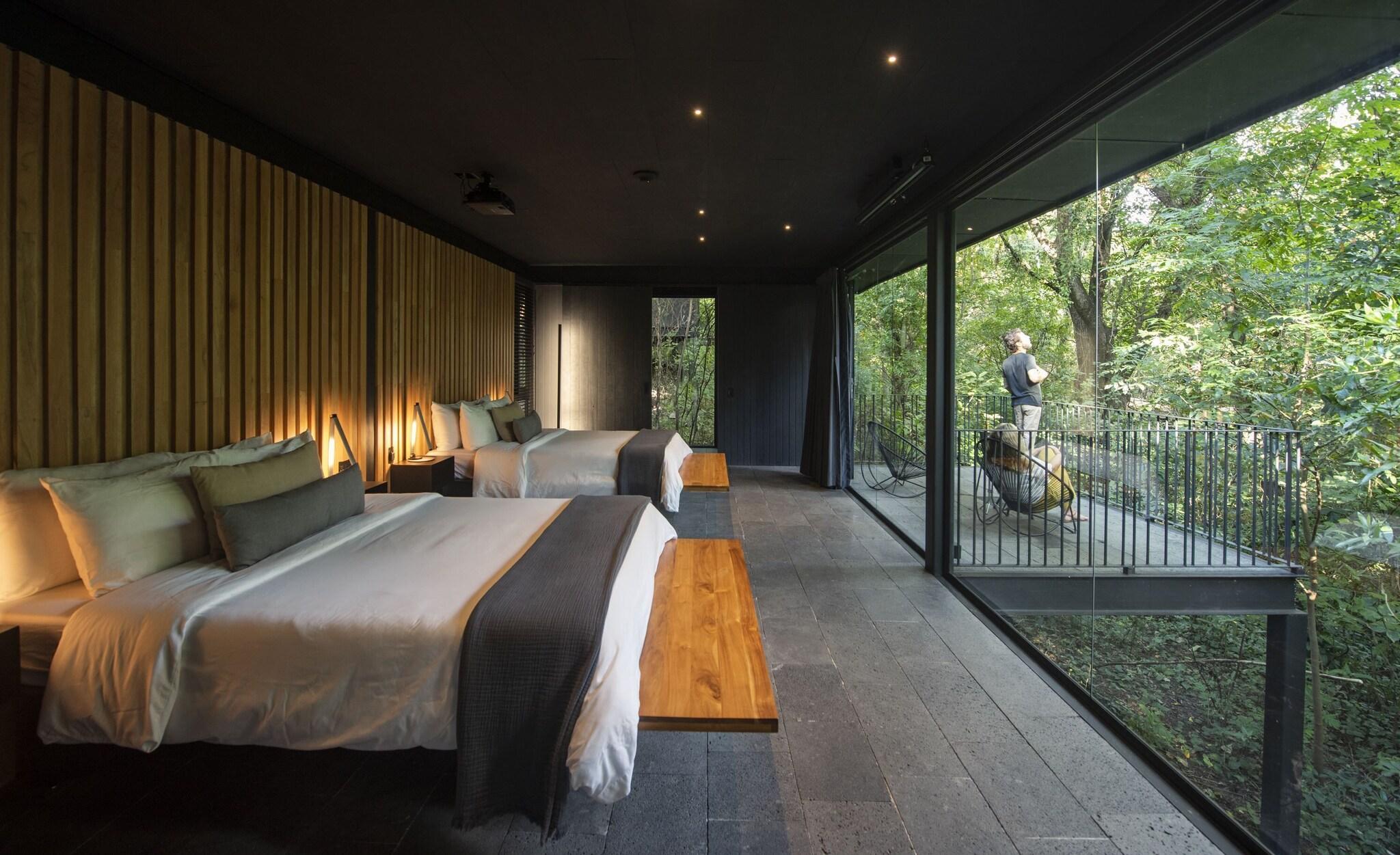 Bungalow Two Queen Beds