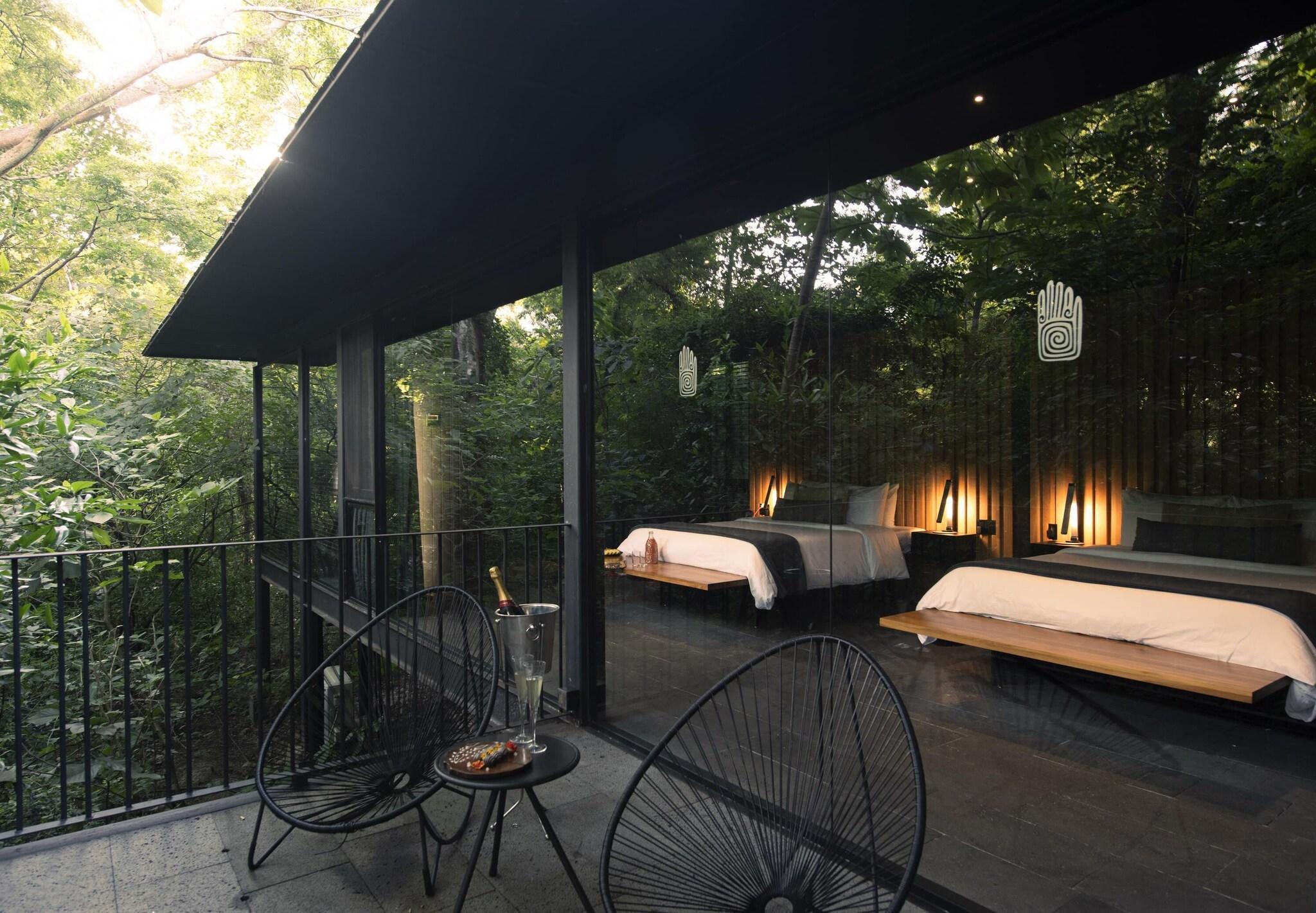 Bungalow Two Queen Beds