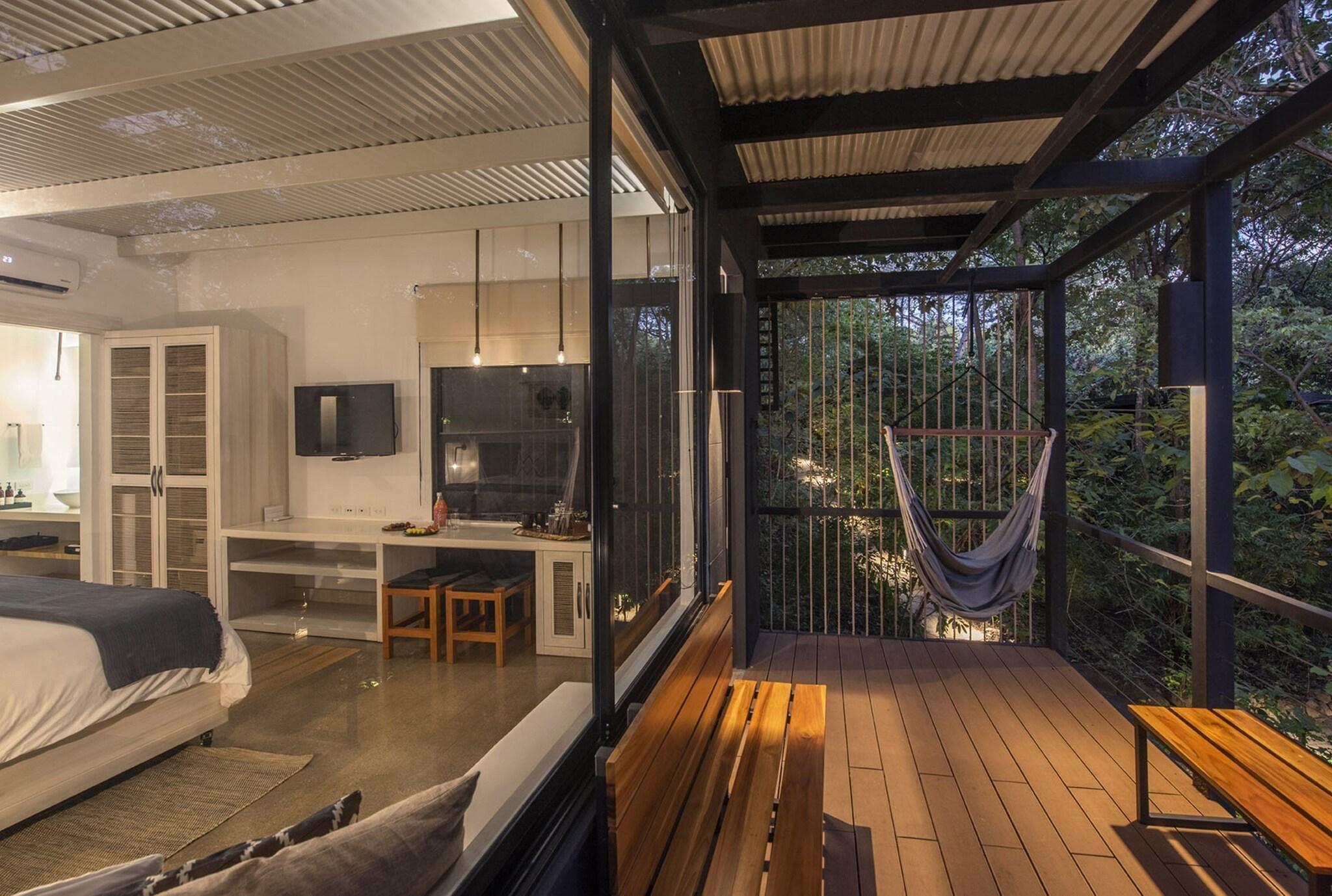 Bungalow King Size Bed