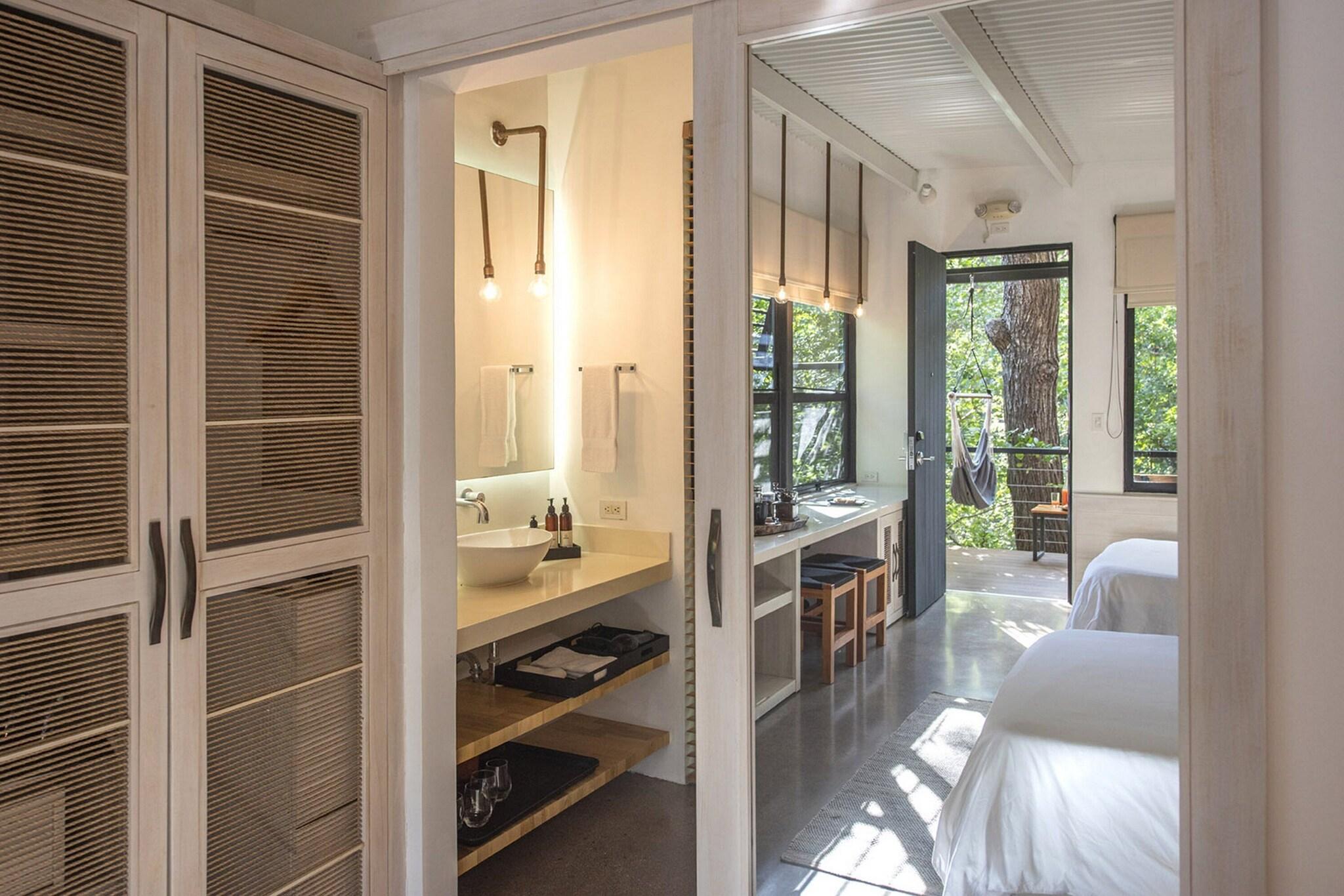 Bungalow King Size Bed