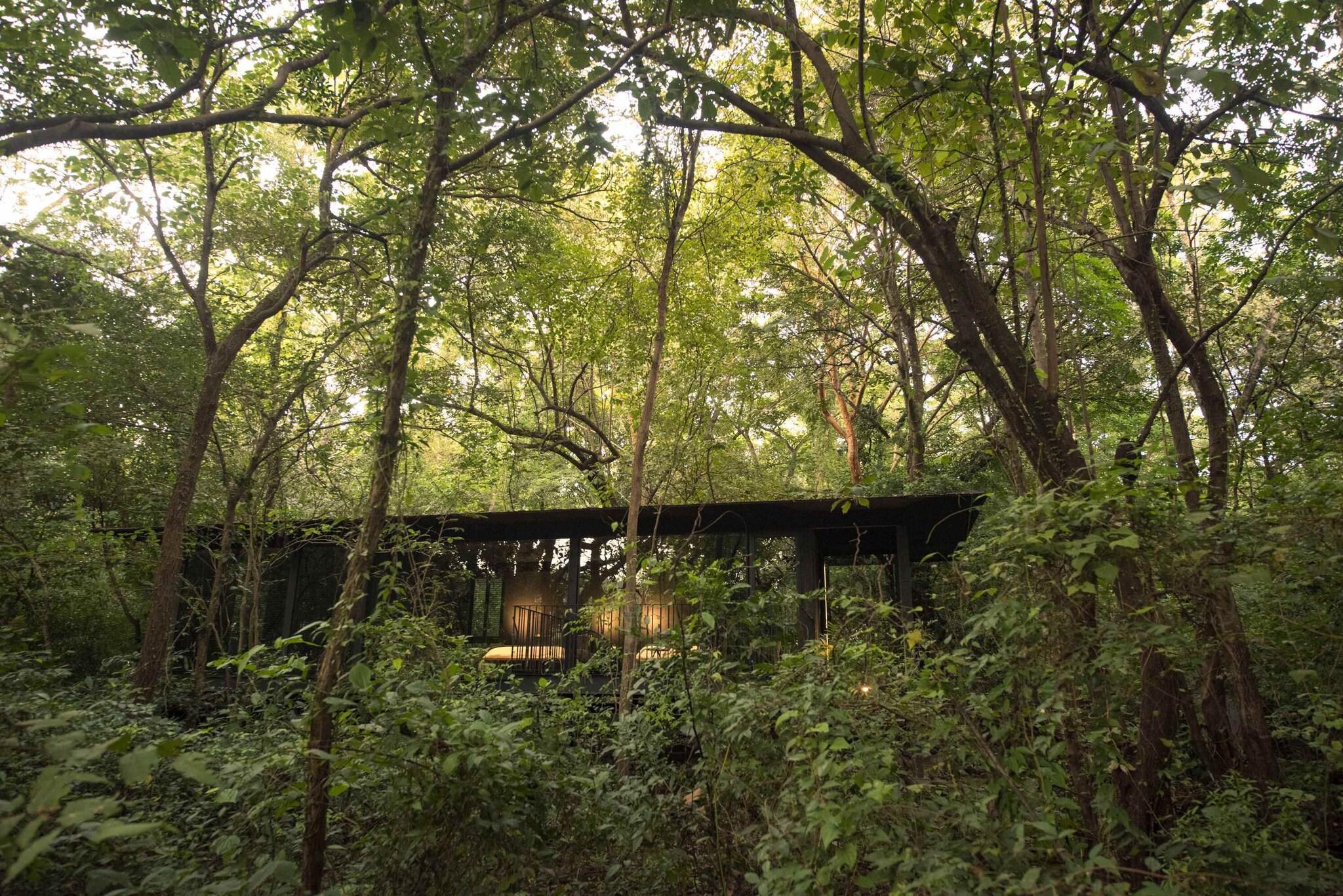 Bungalow King Size Bed