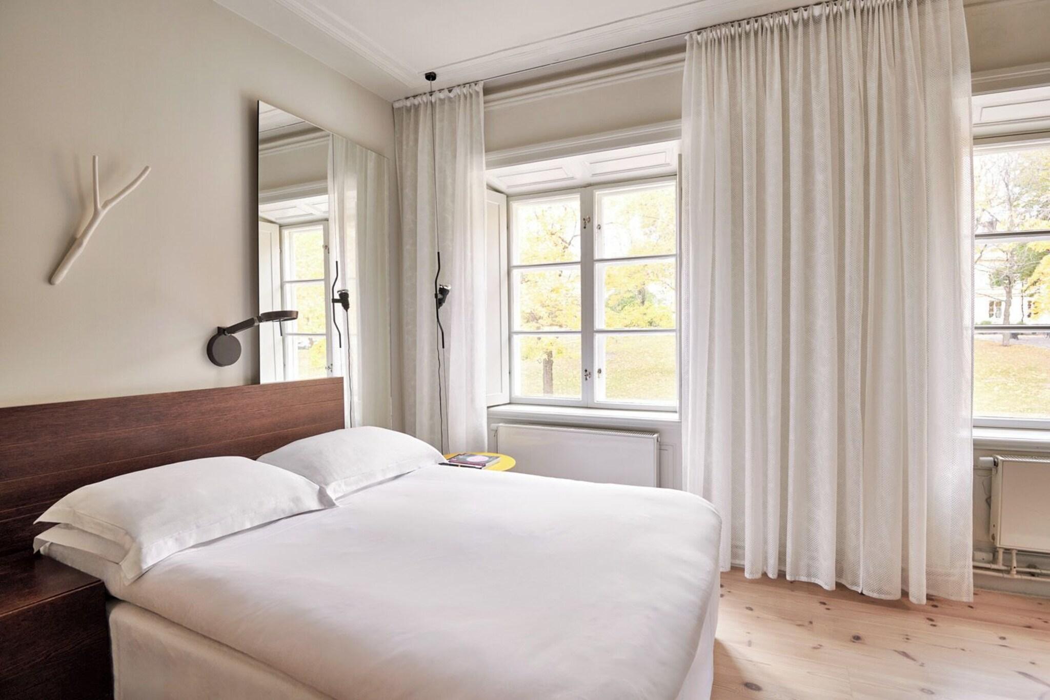 Double Queen Size Bed