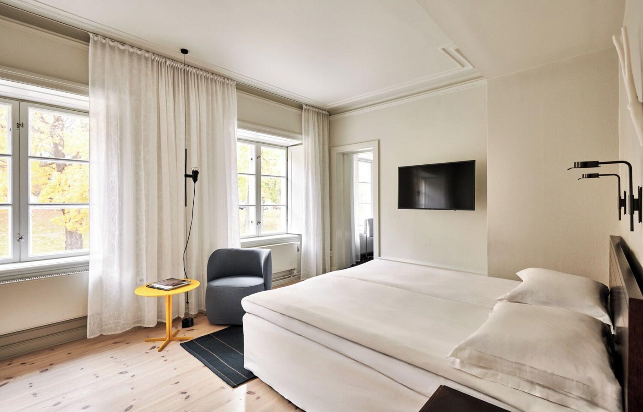 Double Superior King Bed
