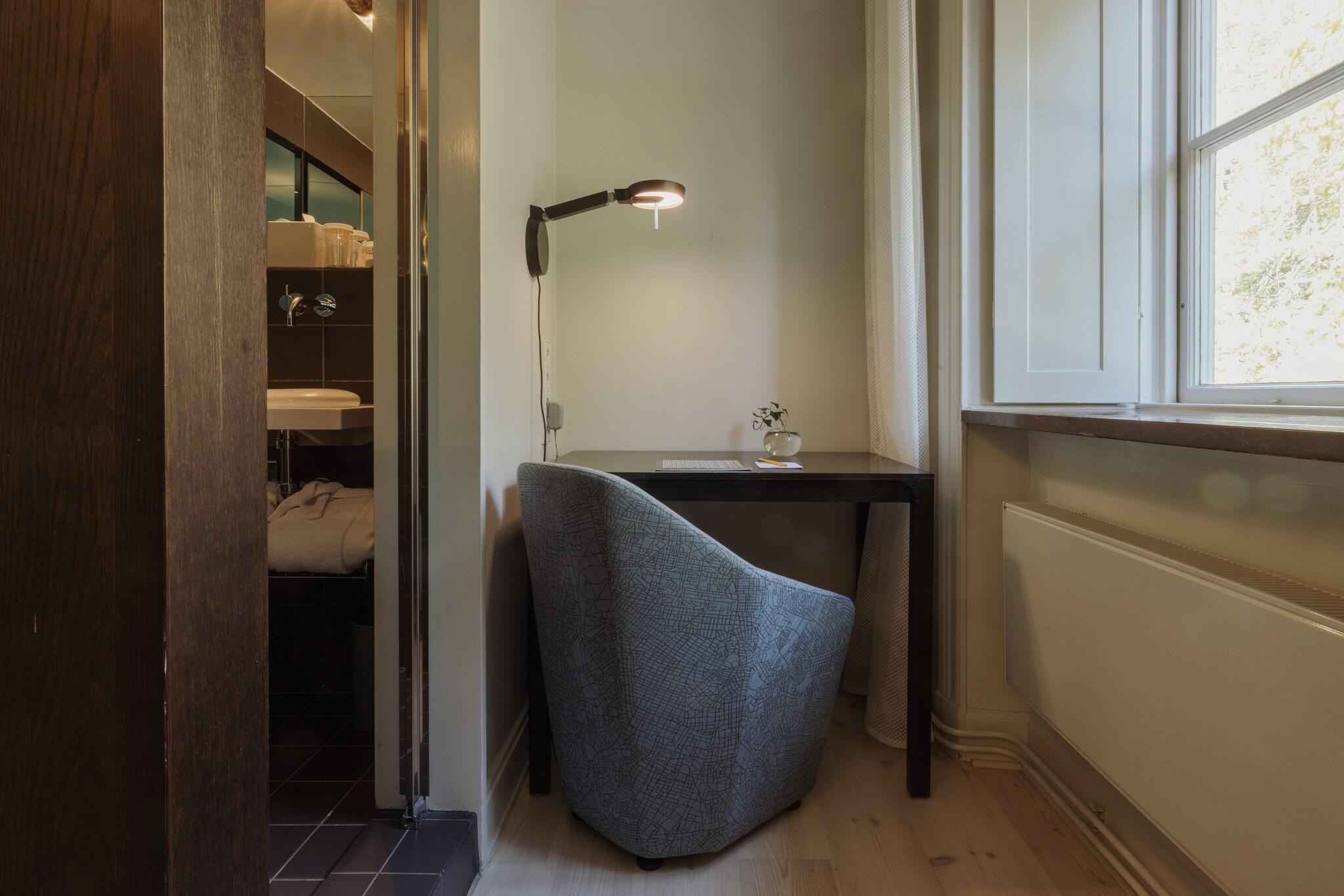 Double Queen Size Bed