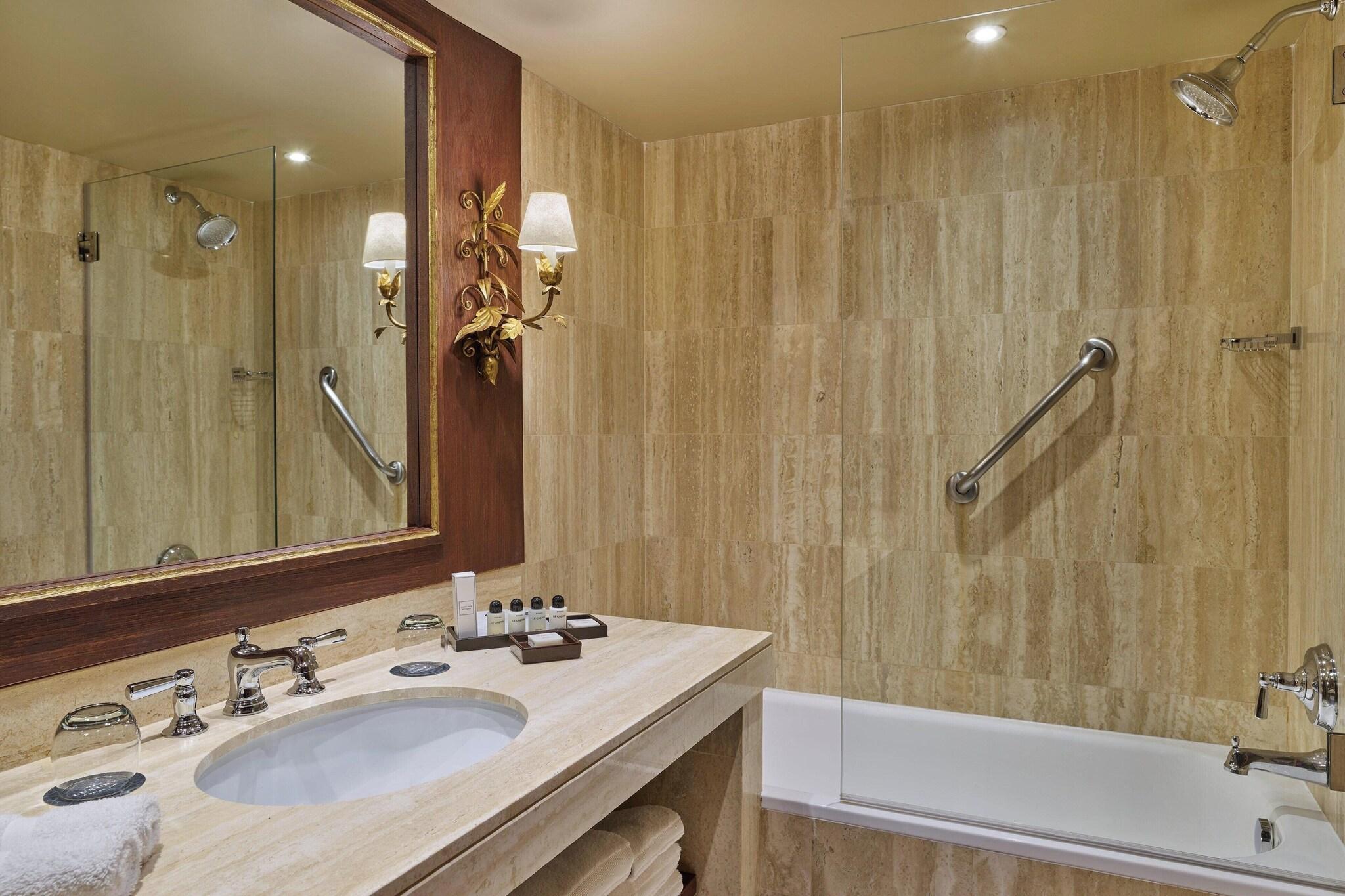 Double Deluxe King Bed