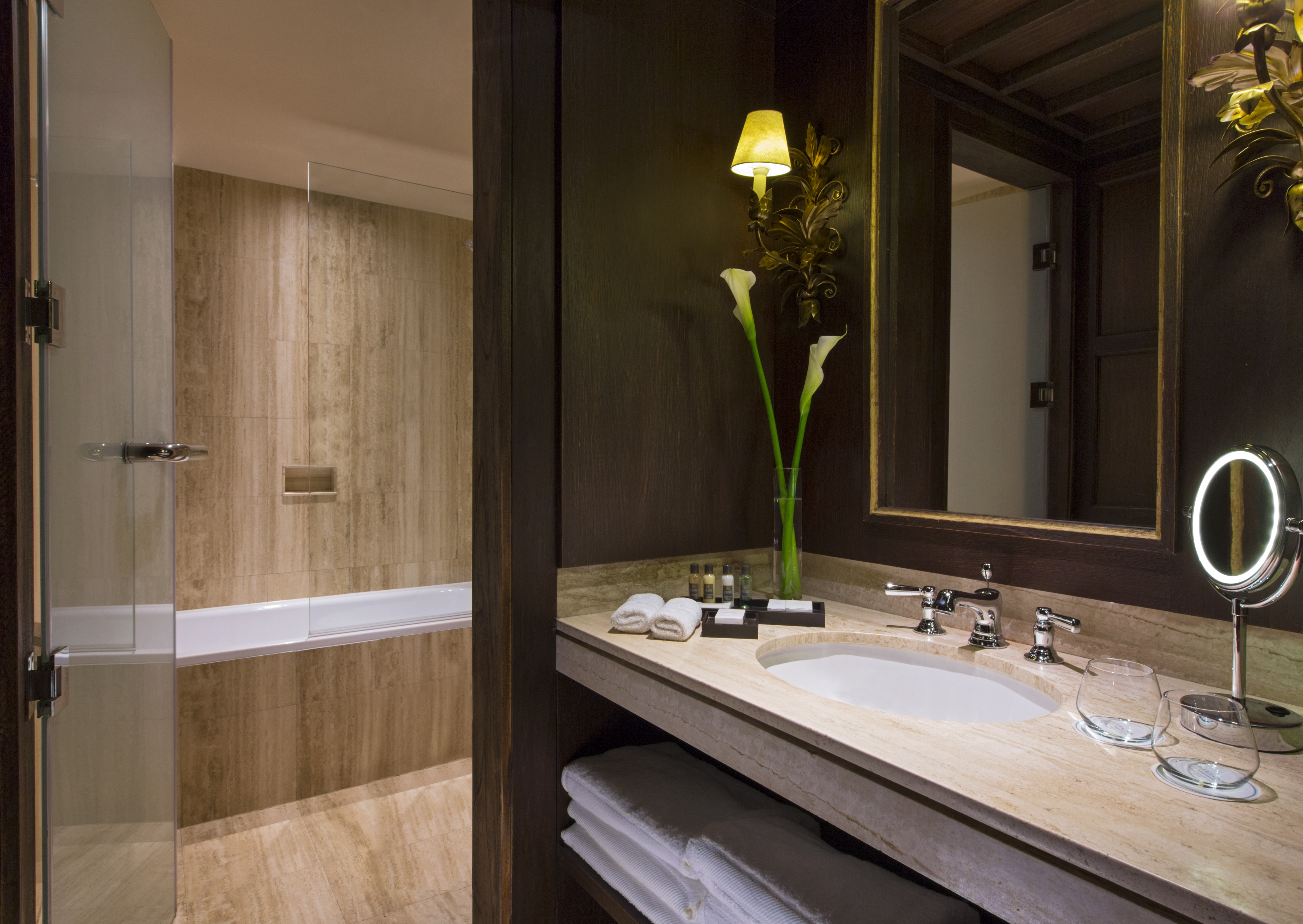 Double Deluxe King Bed