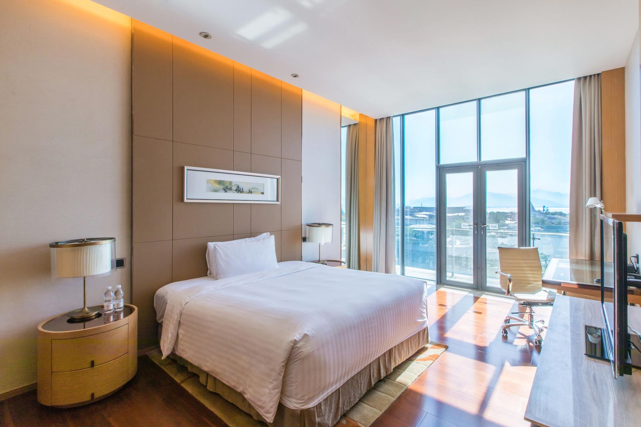 Studio King Size Bed