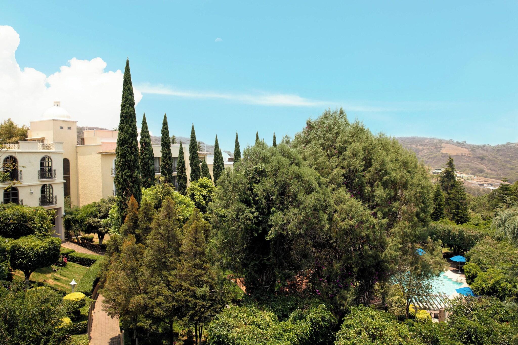 Double Garden View King Bed