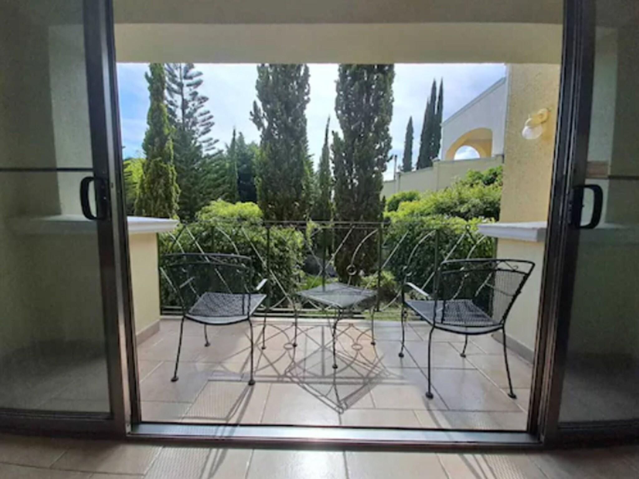 Double Garden View King Bed