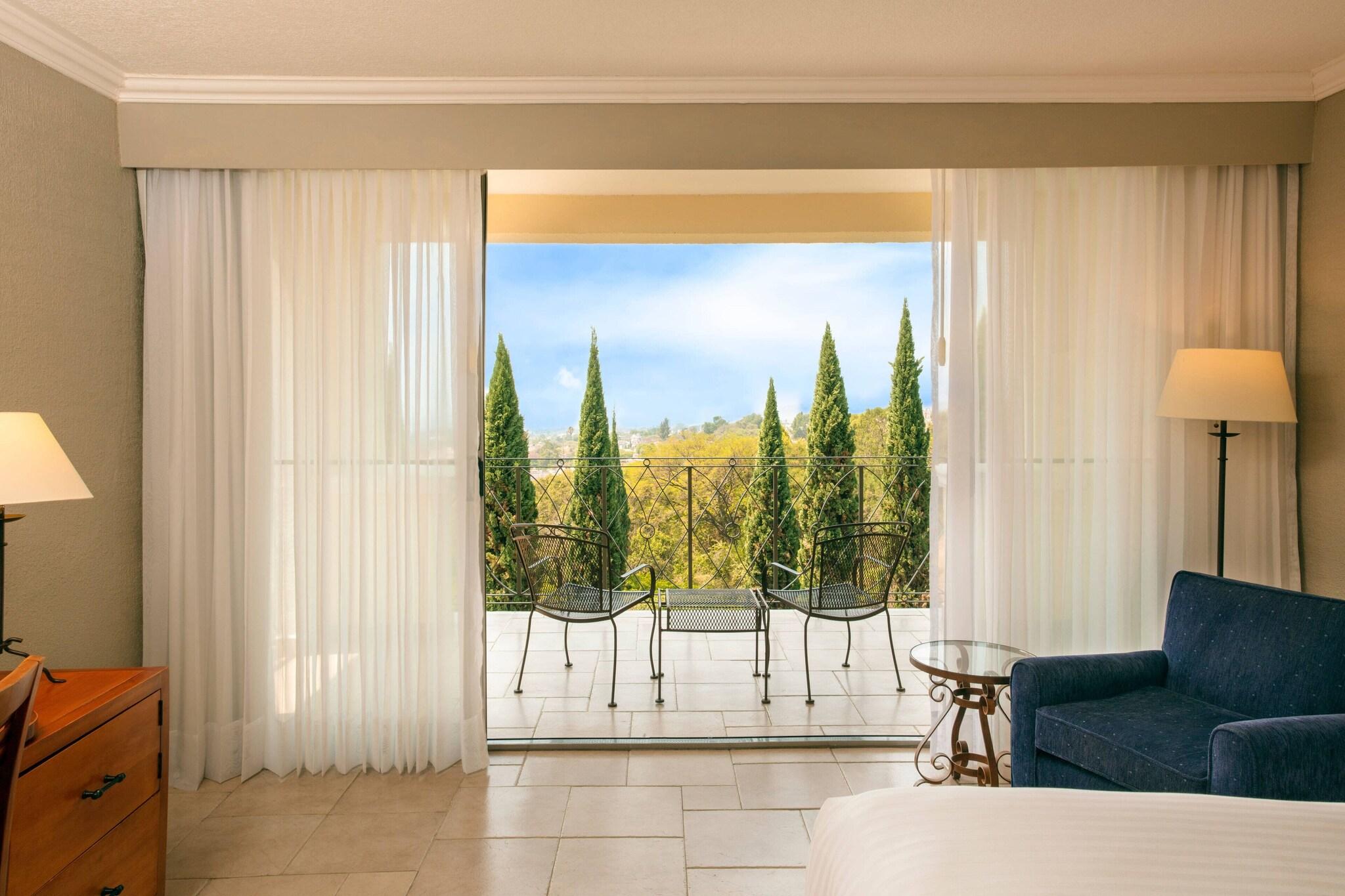 Double Garden View King Bed