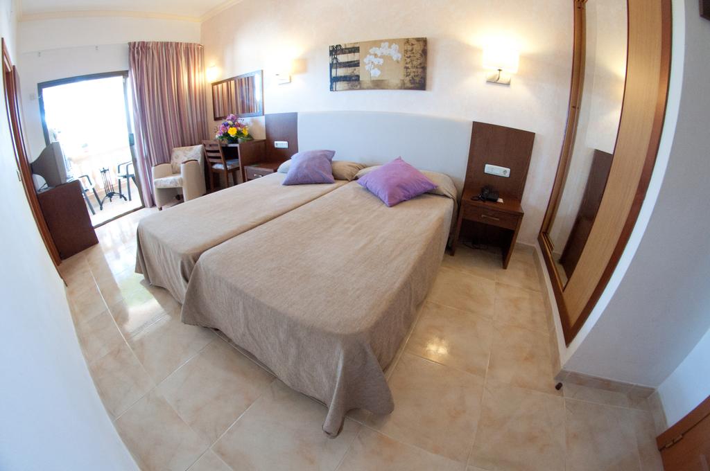 Double or Twin Standard