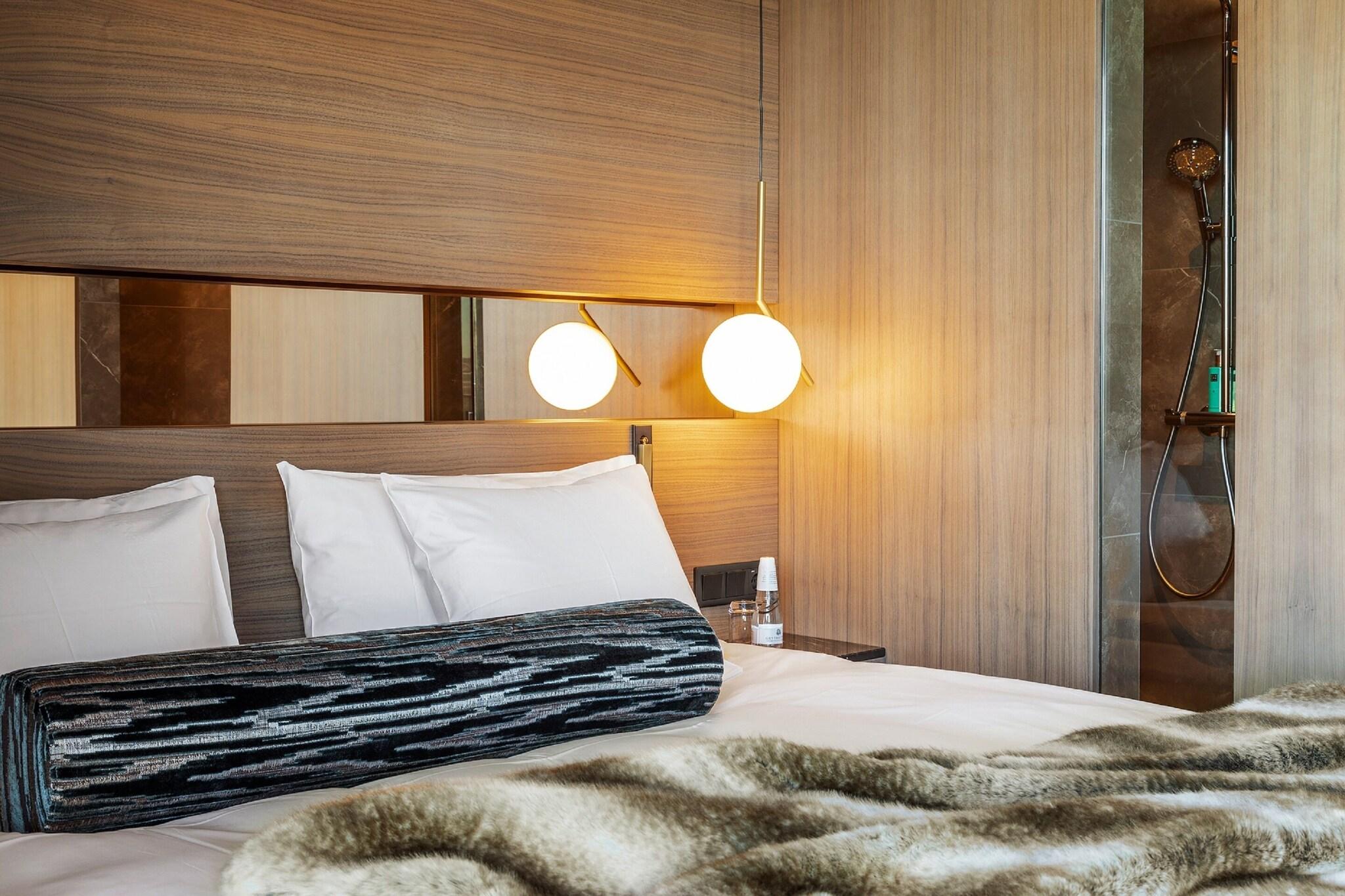 Double King Size Bed