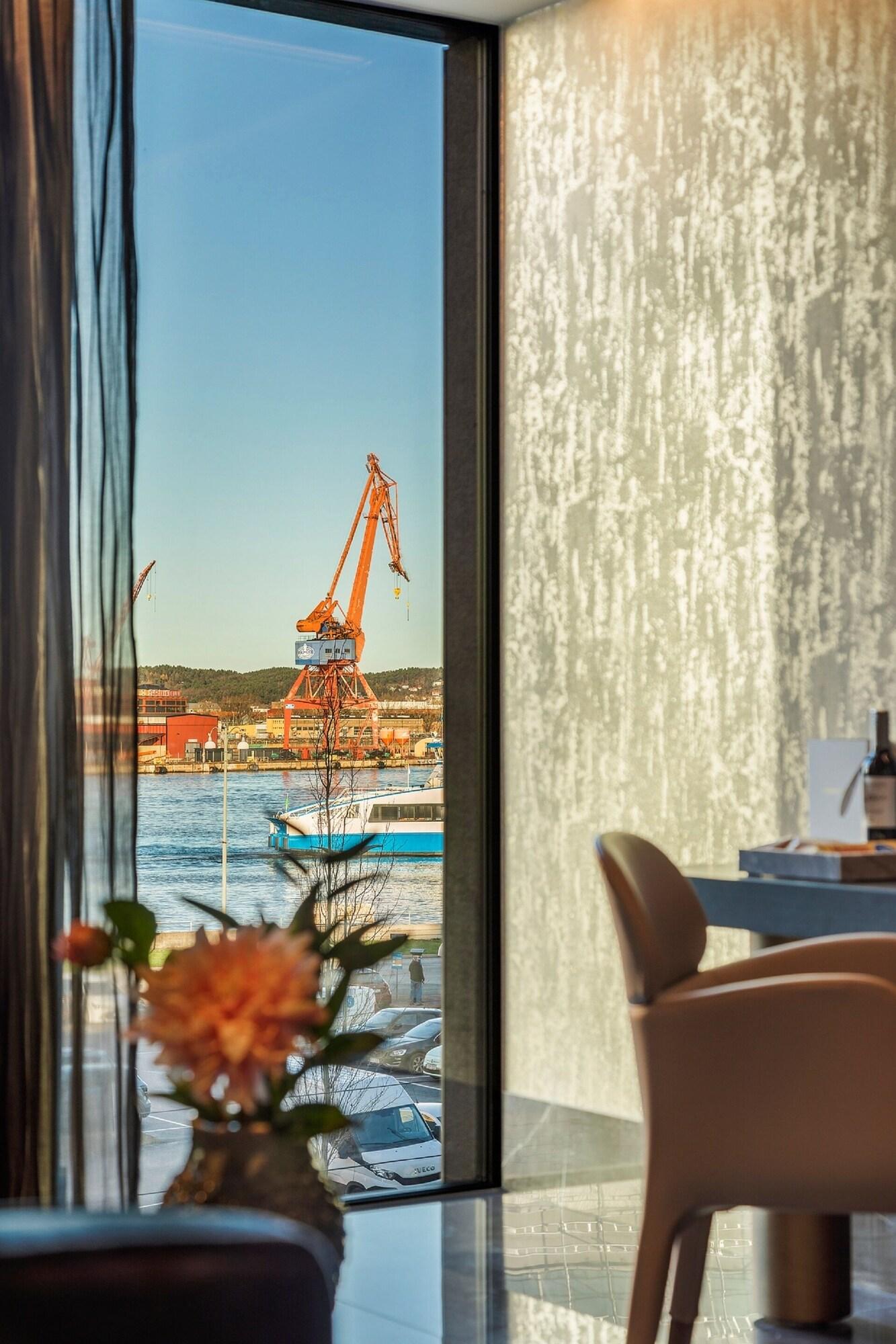 Junior Suite Deluxe King Bed