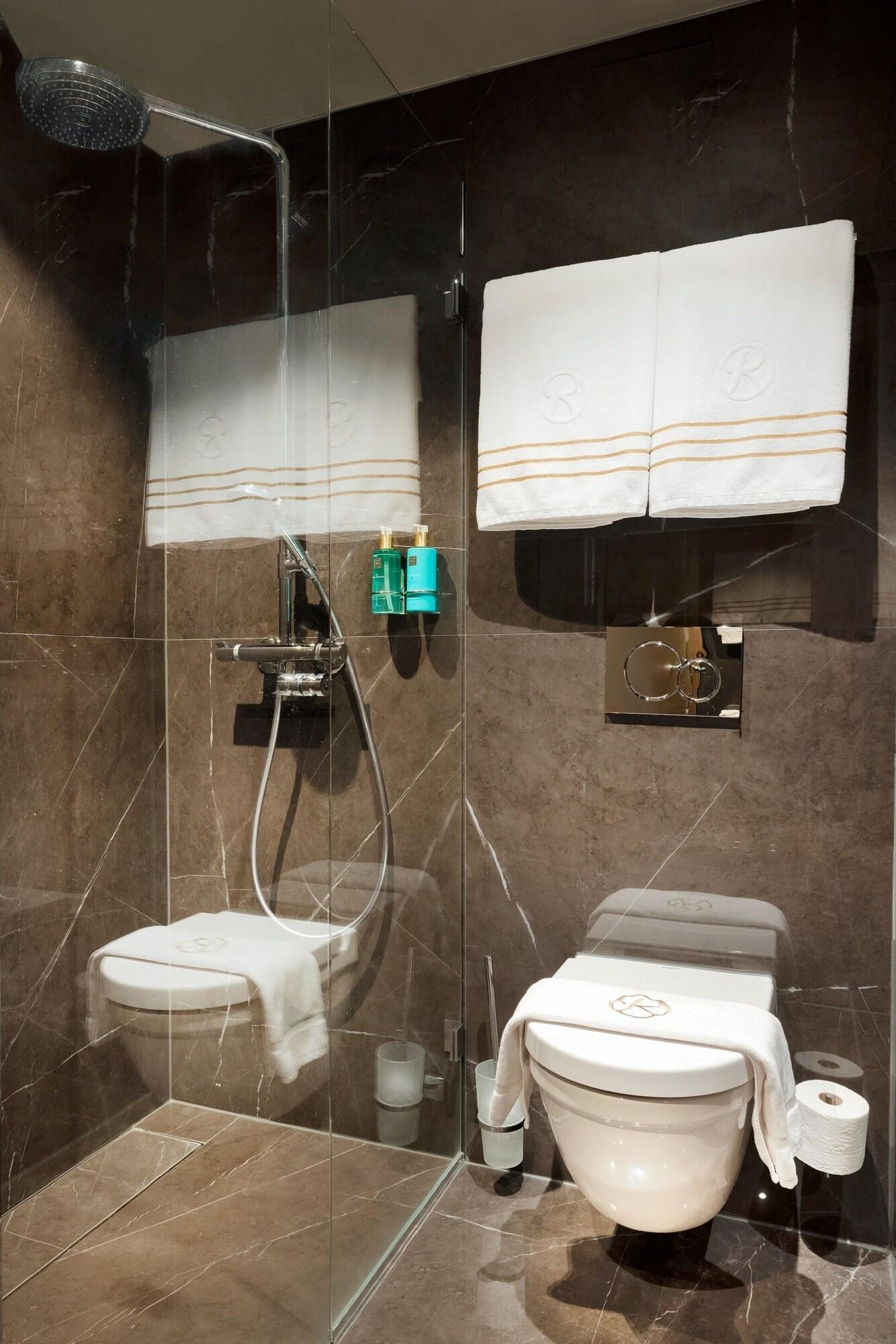 Junior Suite Deluxe King Bed